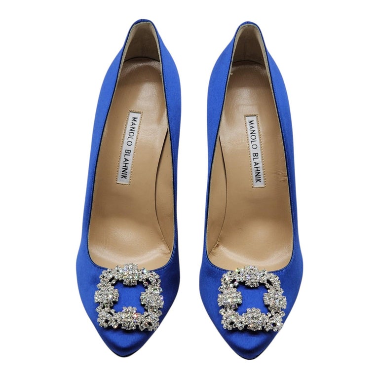 Manolo Blahnik Hangisi Escarpins en satin en bleu En vente