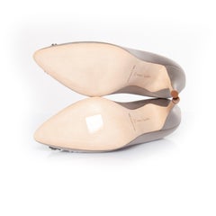 Manolo Blahnik, Hangisi satin pumps