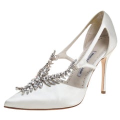 Manolo Blahnik Ivory White Satin Lala Crystal Pointed Toe Pumps Size 39.5