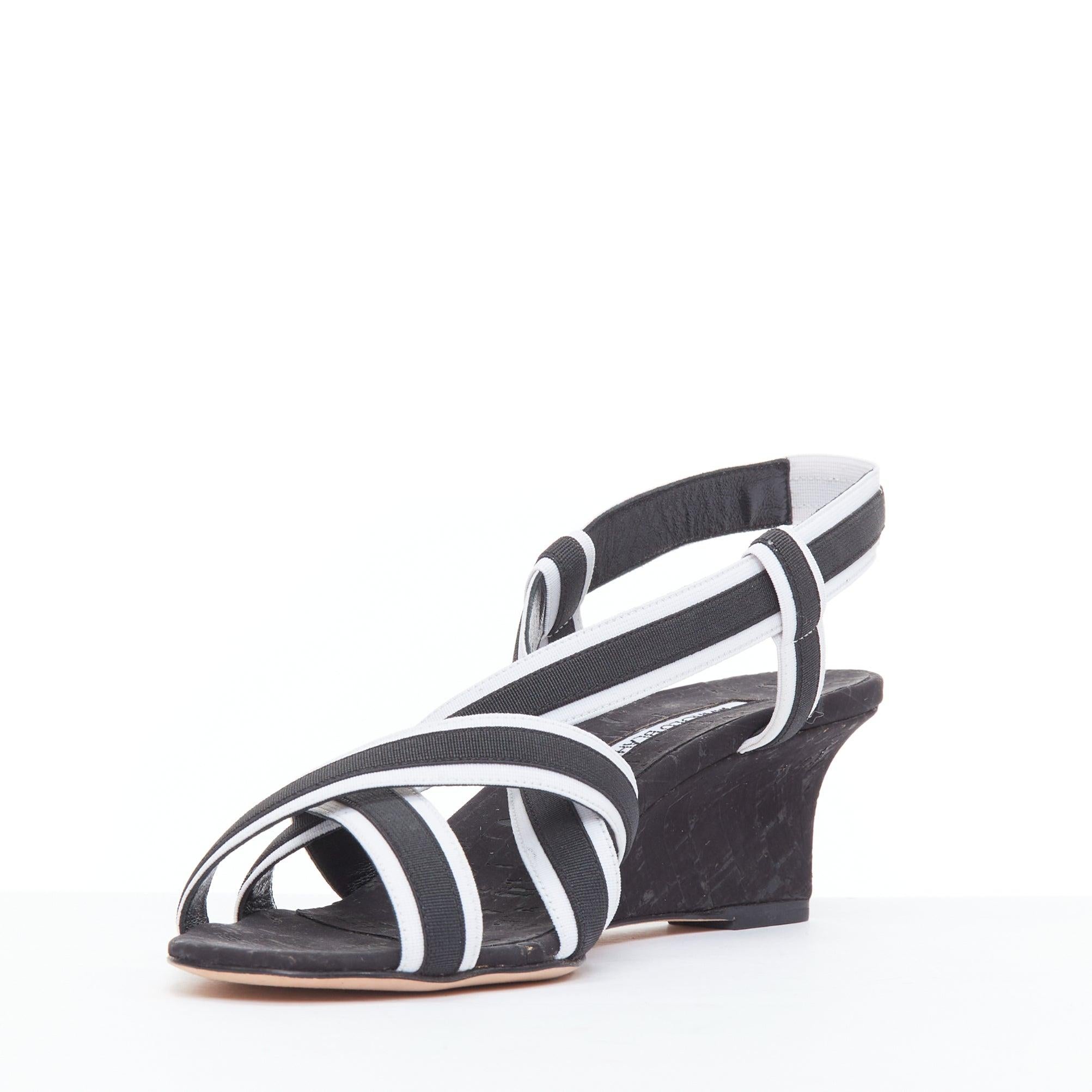 MANOLO BLAHNIK Lasti Schwarz Weiß Criss Cross Elastic Wedges EU39 Damen im Angebot
