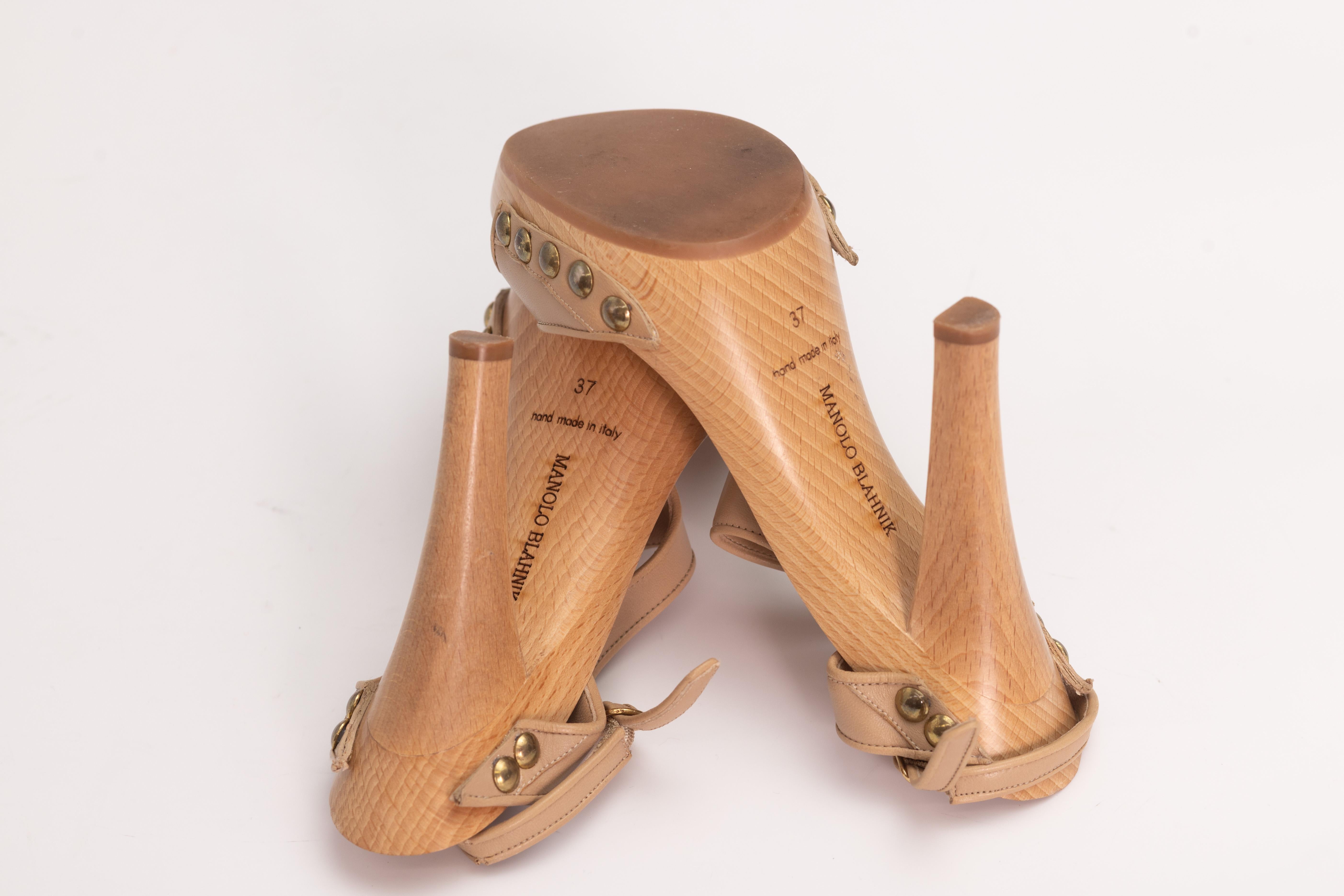 Manolo Blahnik Leather T-strap Wood Studded Sandal Heels (EU 37) For Sale 1