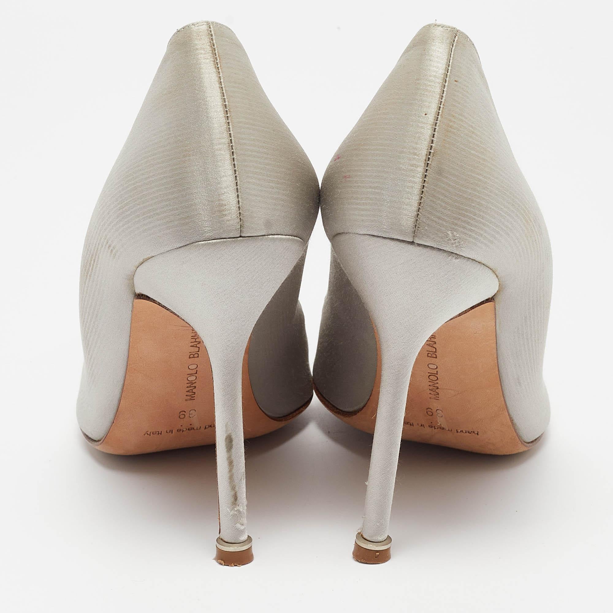 Women's Manolo Blahnik Light Grey Satin Hangisi Pumps Size 39