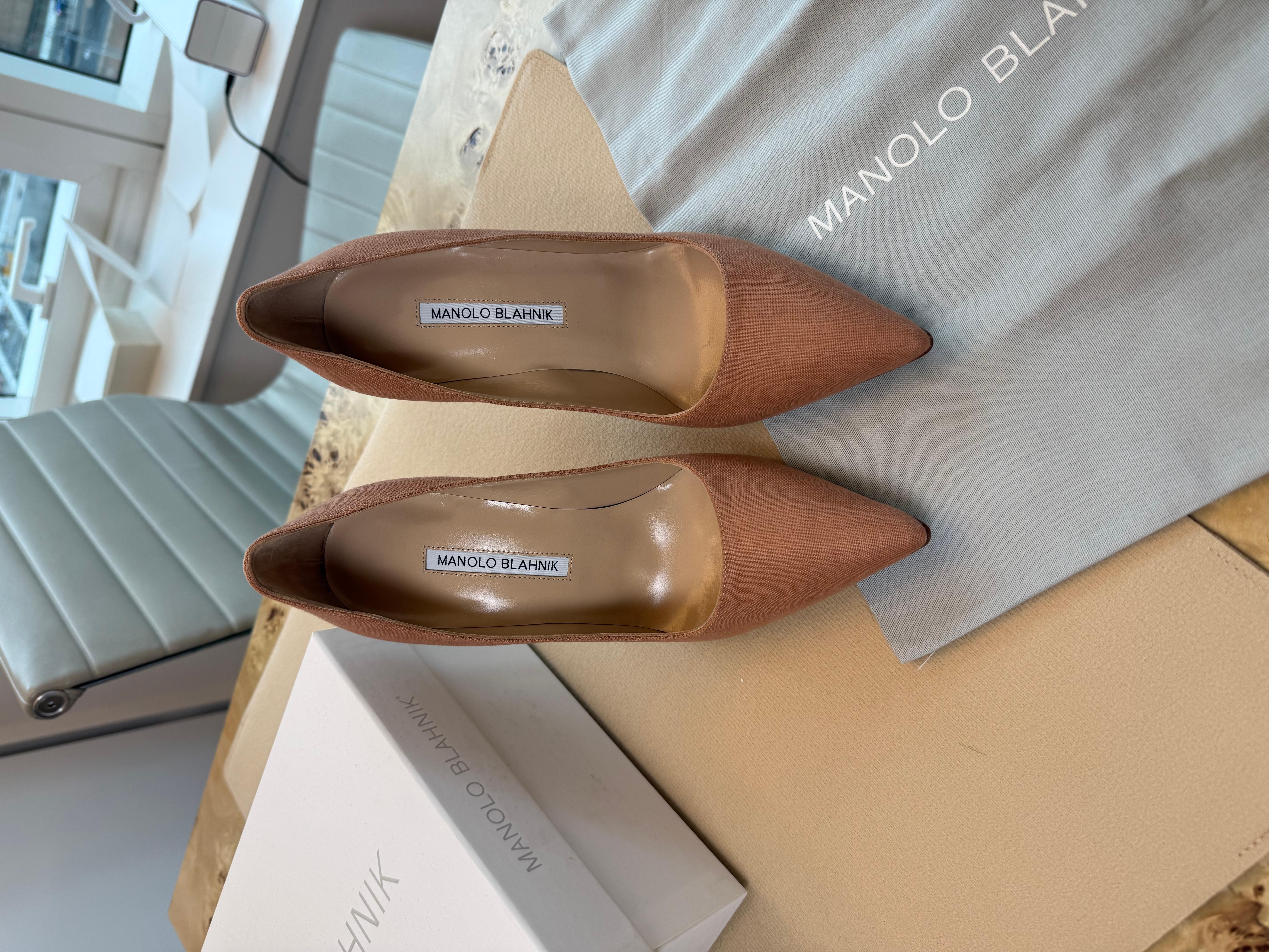 MANOLO BLAHNIK Linen BB 105 Pumps Size 6.5 Pointed Stiletto 36.5 en Nuevo estado para la venta en Leonardo, NJ