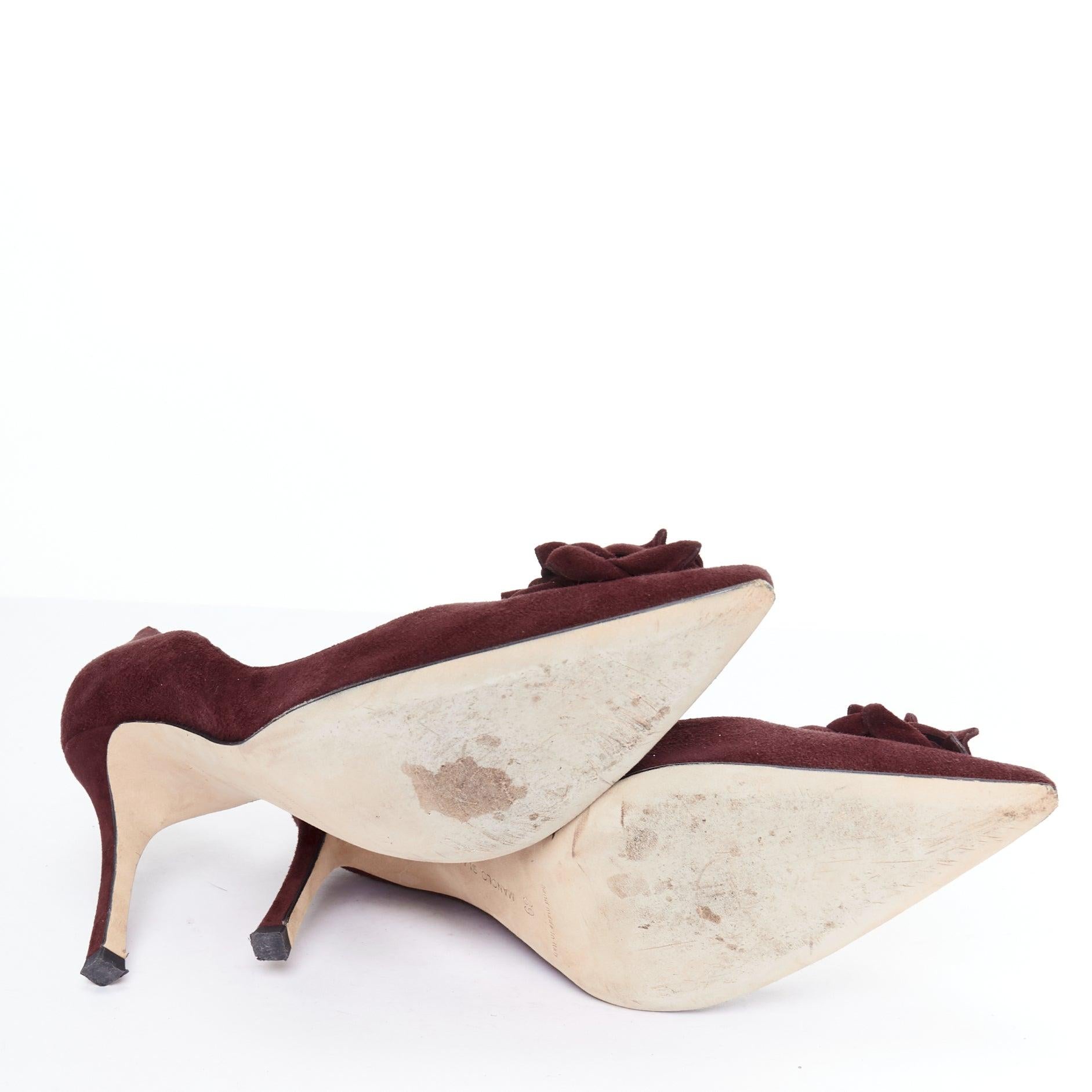 MANOLO BLAHNIK Lisa burgundy suede flower applique pumps EU39 For Sale 6