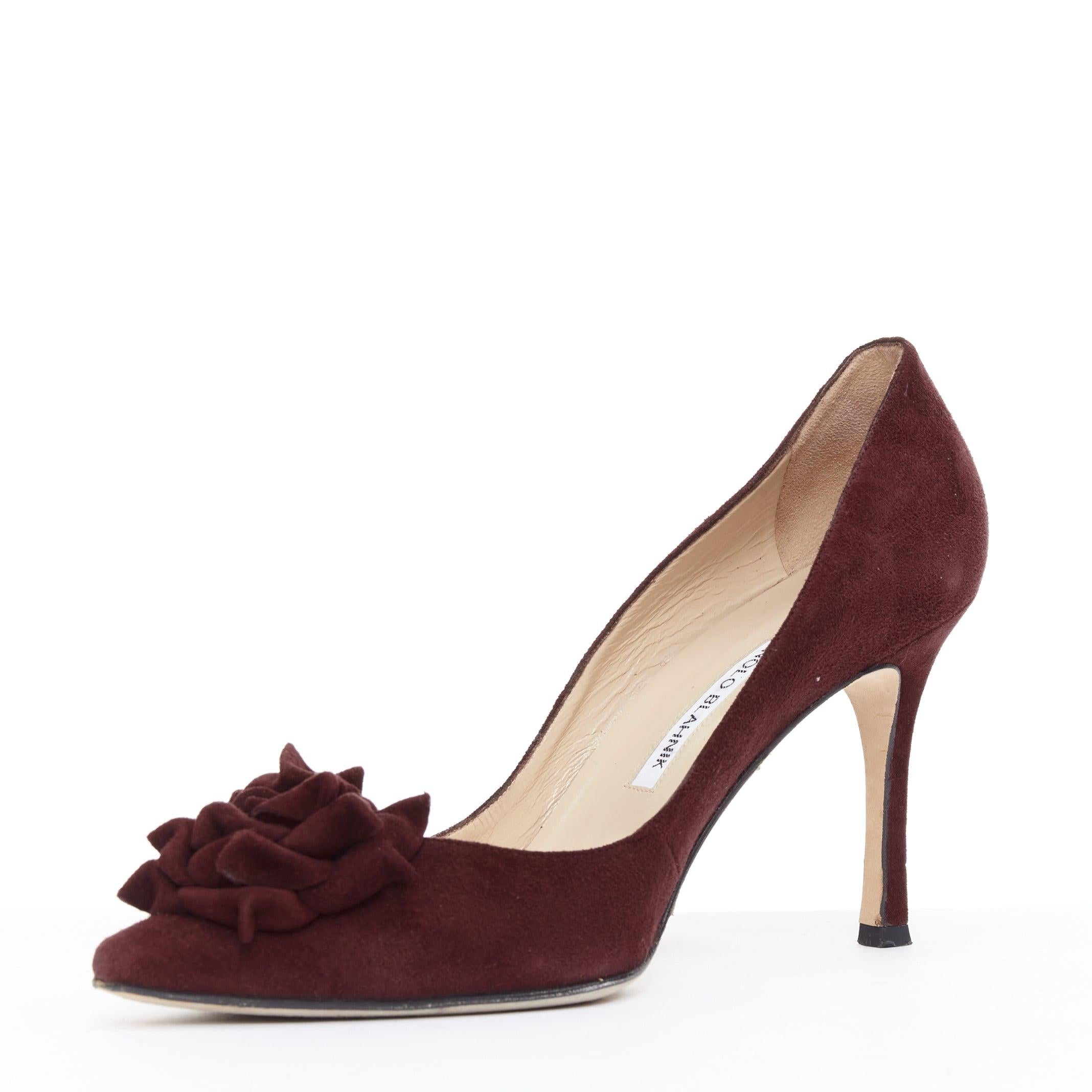 MANOLO BLAHNIK Lisa burgundy suede flower applique pumps EU39 In Good Condition For Sale In Hong Kong, NT