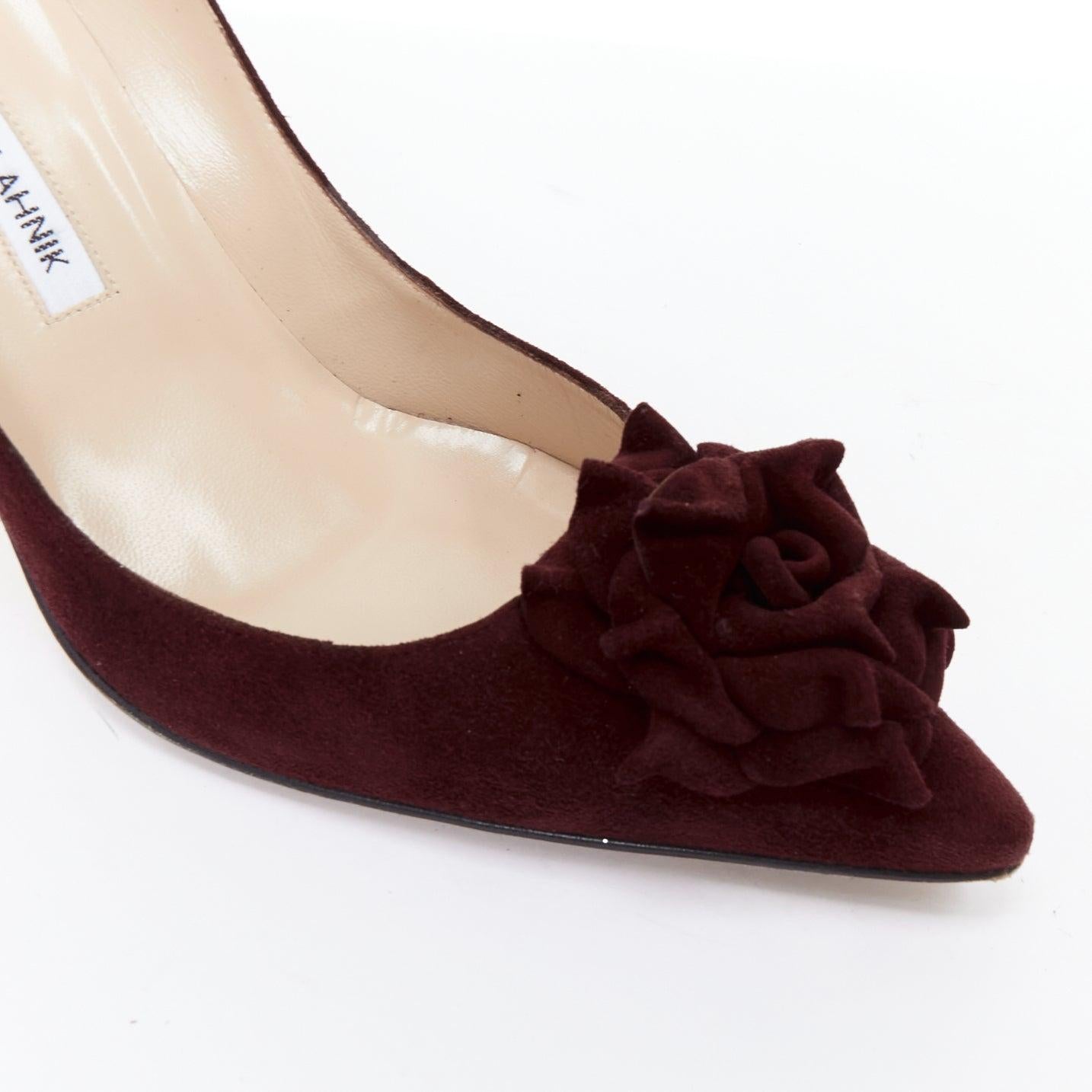 MANOLO BLAHNIK Lisa burgundy suede flower applique pumps EU39 For Sale 2