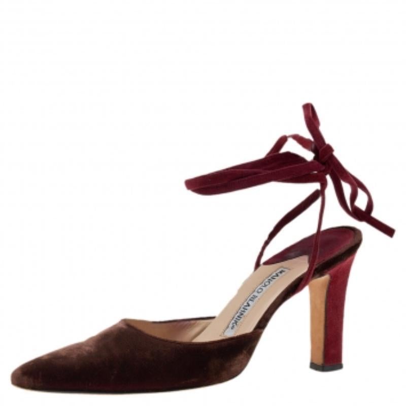 Nero Manolo Blahnik Sandali alla caviglia in velluto marrone/rosso misura 37 in vendita