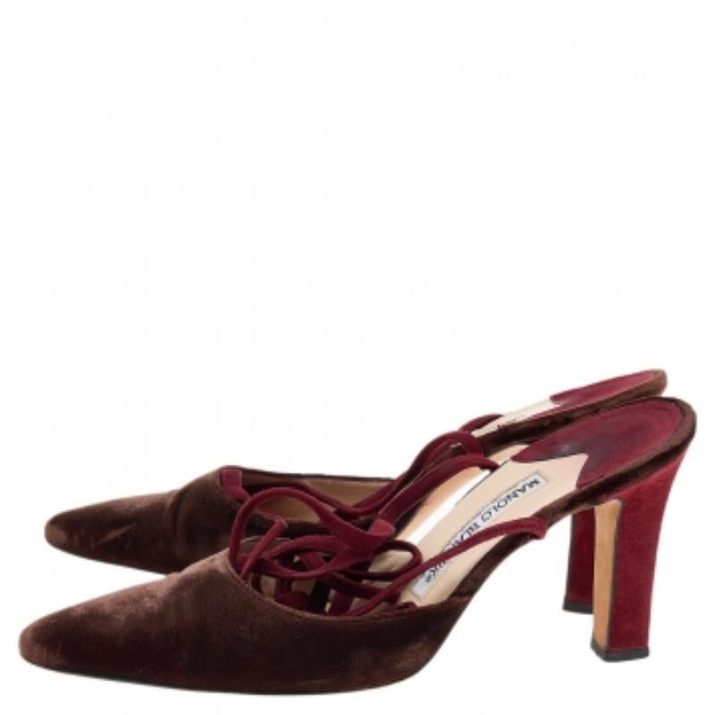 Donna Manolo Blahnik Sandali alla caviglia in velluto marrone/rosso misura 37 in vendita