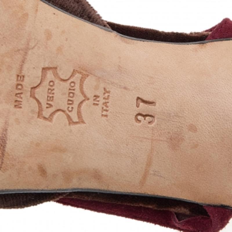 Manolo Blahnik Sandali alla caviglia in velluto marrone/rosso misura 37 in vendita 3