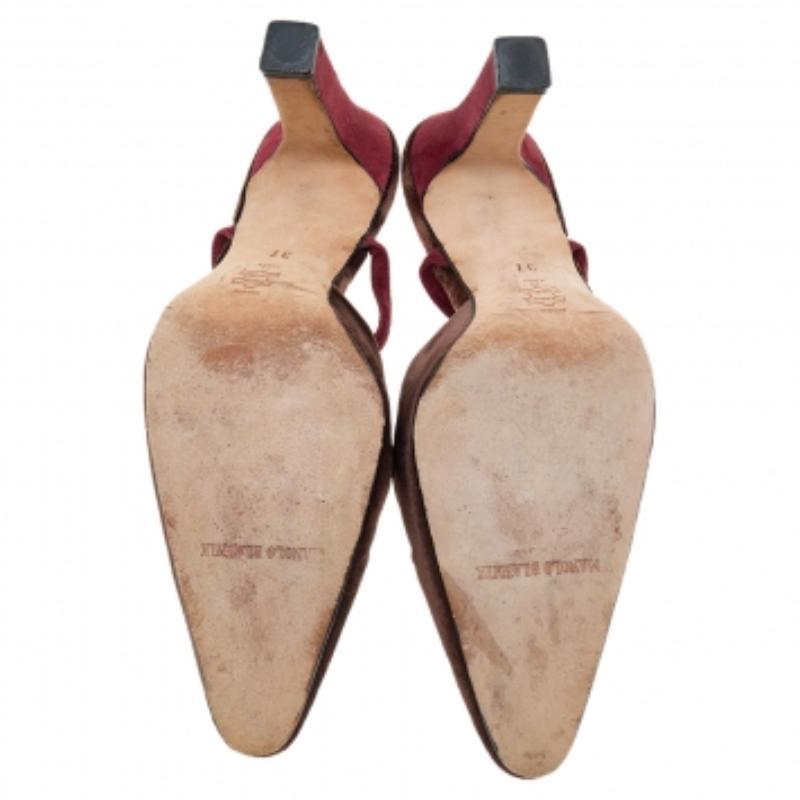 Manolo Blahnik Sandali alla caviglia in velluto marrone/rosso misura 37 in vendita 4