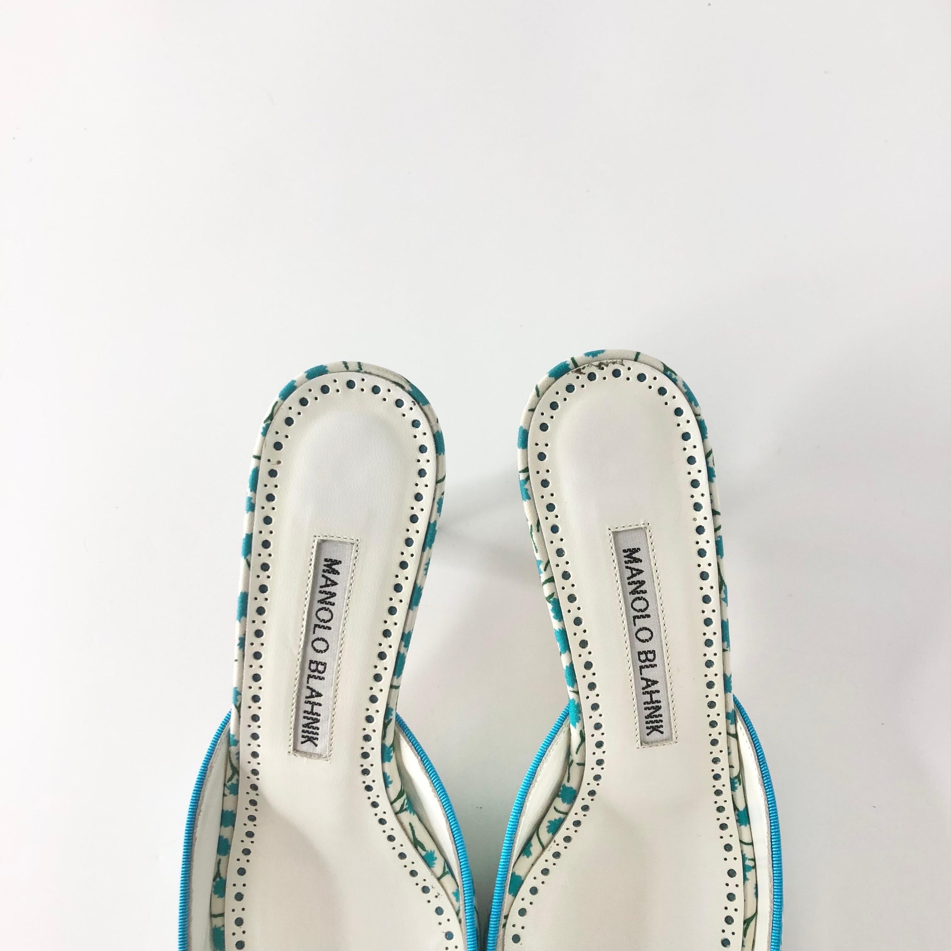 Manolo Blahnik Maysalebi Flower Print Pointed Toe Kitten Heel Mules Pumps 36 Bon état - En vente à Mechanicsville, VA
