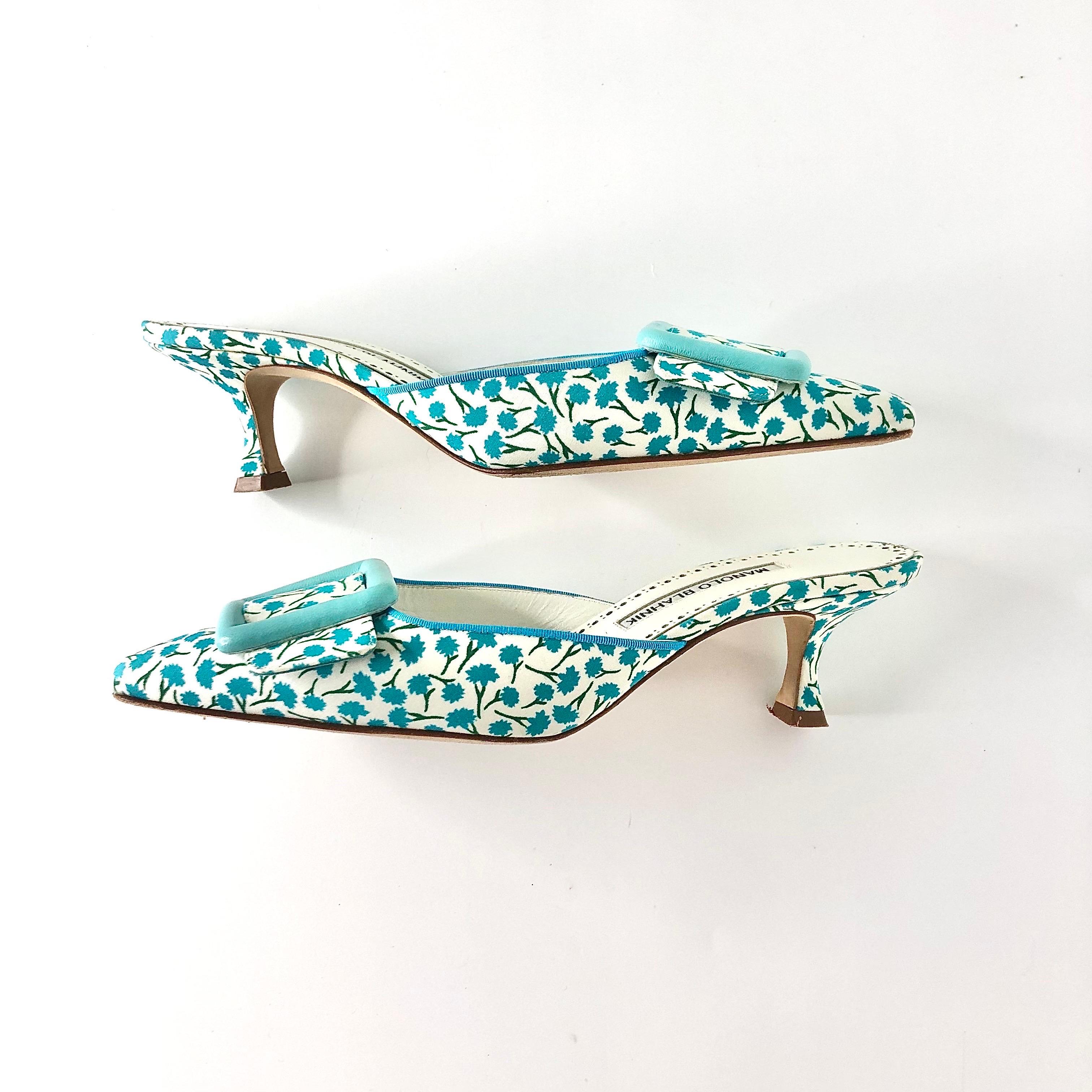 Manolo Blahnik Maysalebi Flower Print Pointed Toe Kitten Heel Mules Pumps 36 en vente 1