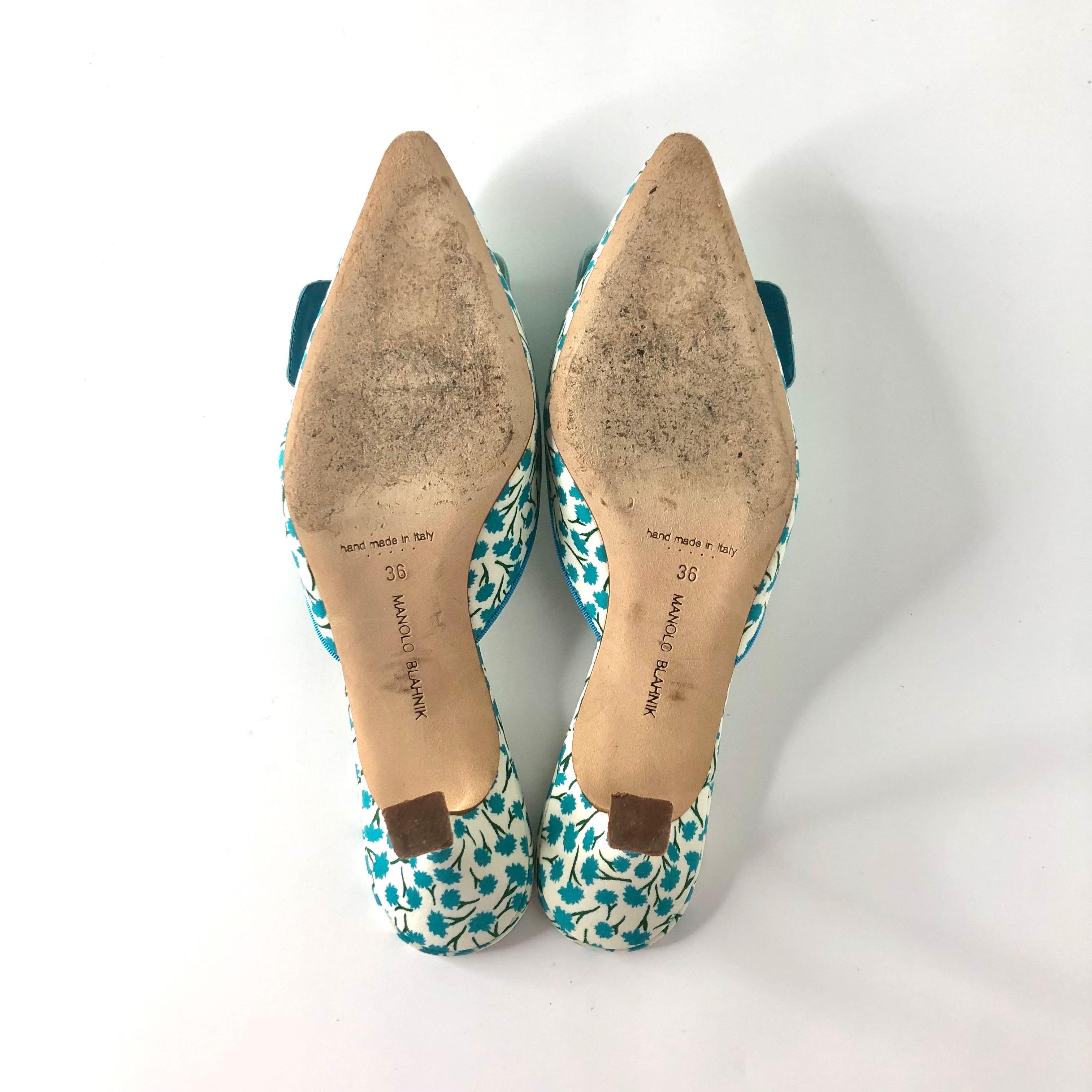 Manolo Blahnik Maysalebi Flower Print Pointed Toe Kitten Heel Mules Pumps 36 en vente 2