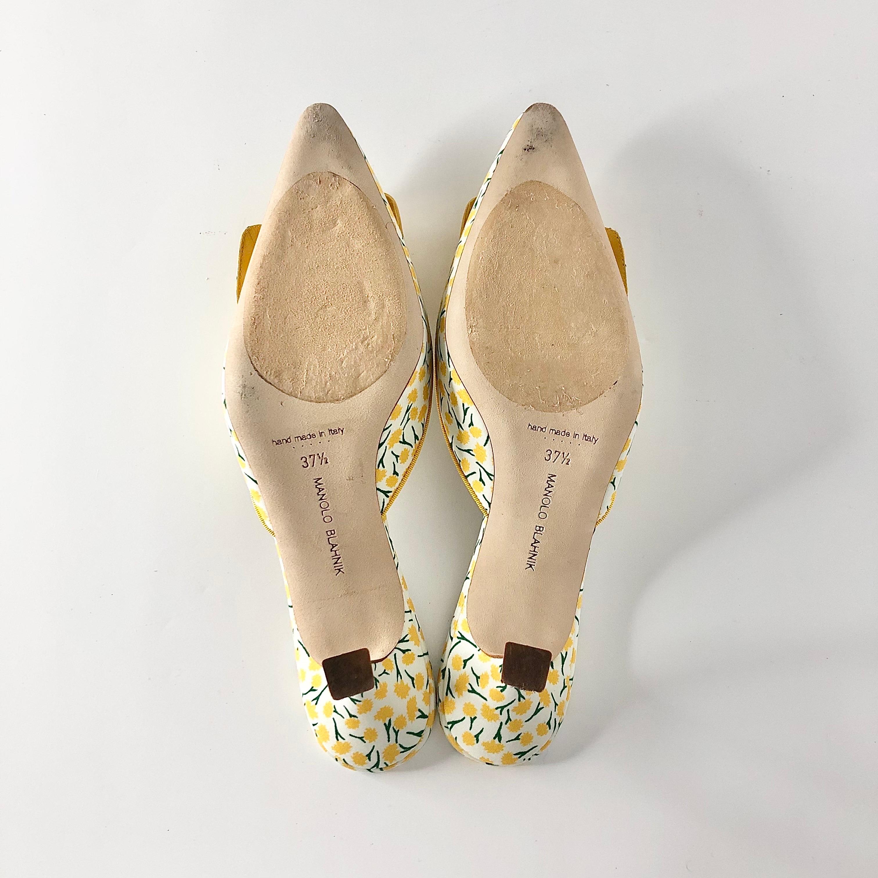 Manolo Blahnik Maysalebi Yellow Flower Print Slip On Kitten Heel Mules 37.5 en vente 1