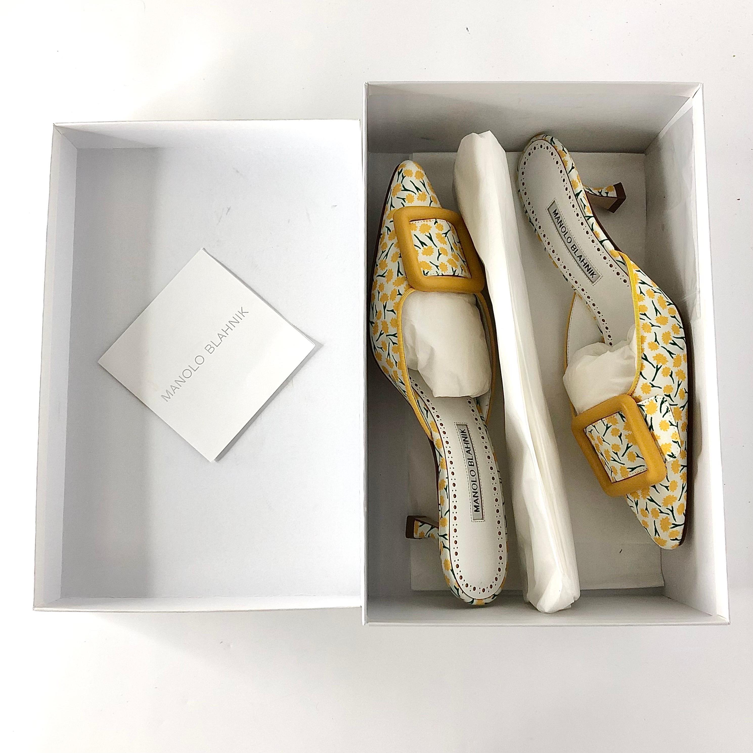 Manolo Blahnik Maysalebi Yellow Flower Print Slip On Kitten Heel Mules 37.5 en vente 3