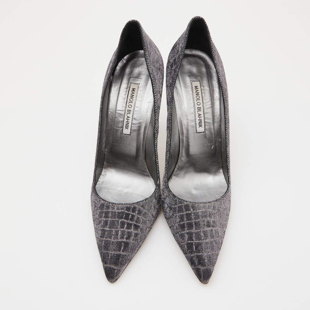 These Manolo Blahnik pointed-toe pumps are meant to last you season after season. They have a comfortable fit and high-quality finish.

Includes
Original Dustbag