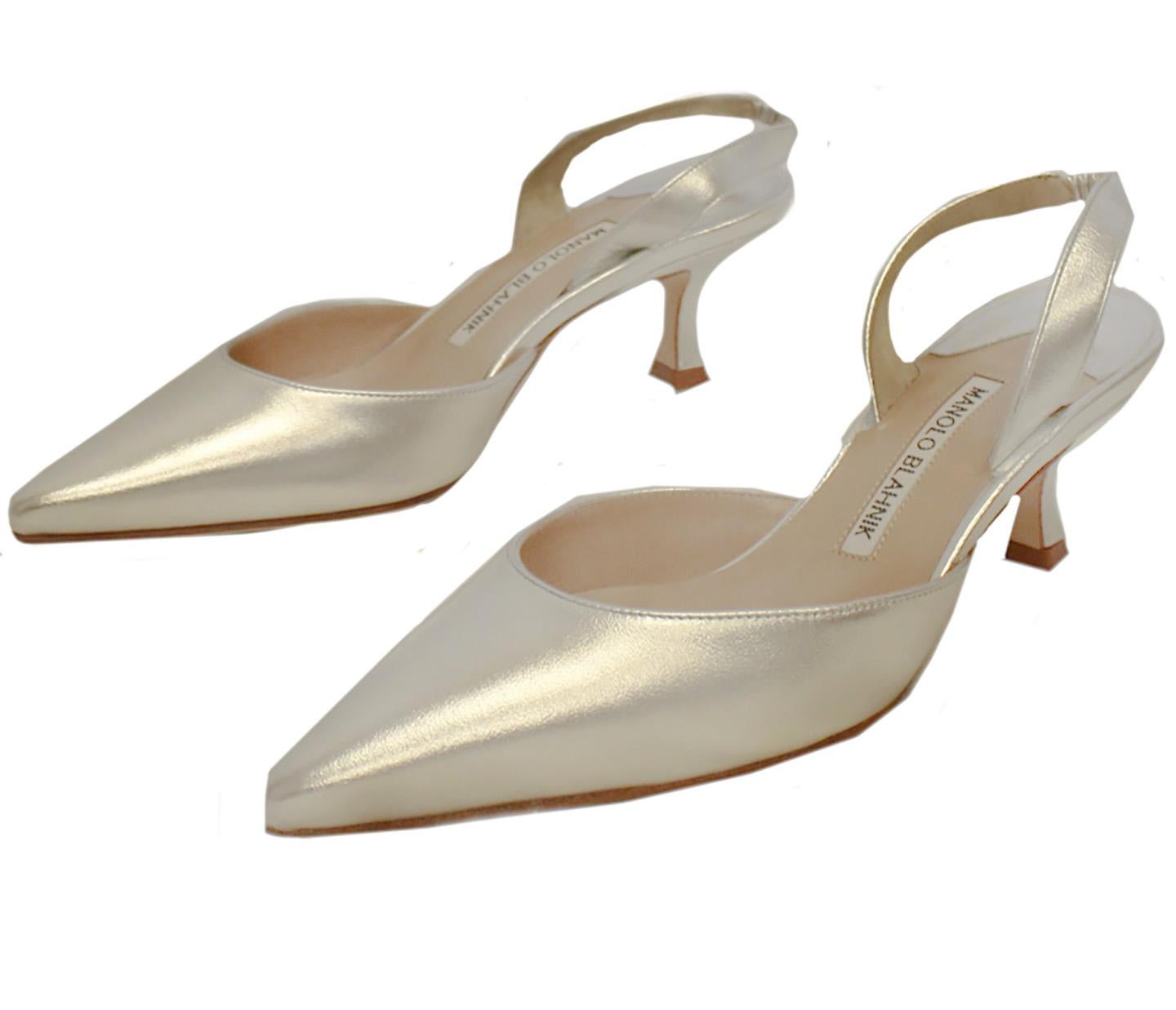 Manolo Blahnik Metallic Silver Tone Carolyne Pointed Toe  In Excellent Condition For Sale In Palm Beach, FL