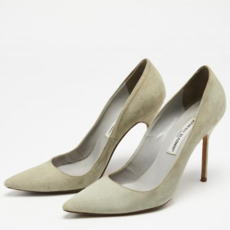 Manolo Blahnik Pumps a punta BB in pelle scamosciata verde menta misura 39 In condizioni discrete in vendita a Dubai, Al Qouz 2