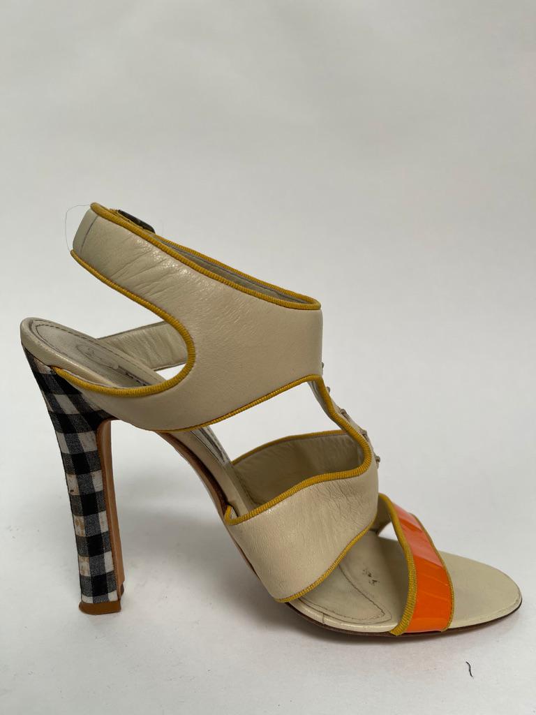Manolo Blahnik multi color sandal In Fair Condition For Sale In New York, NY