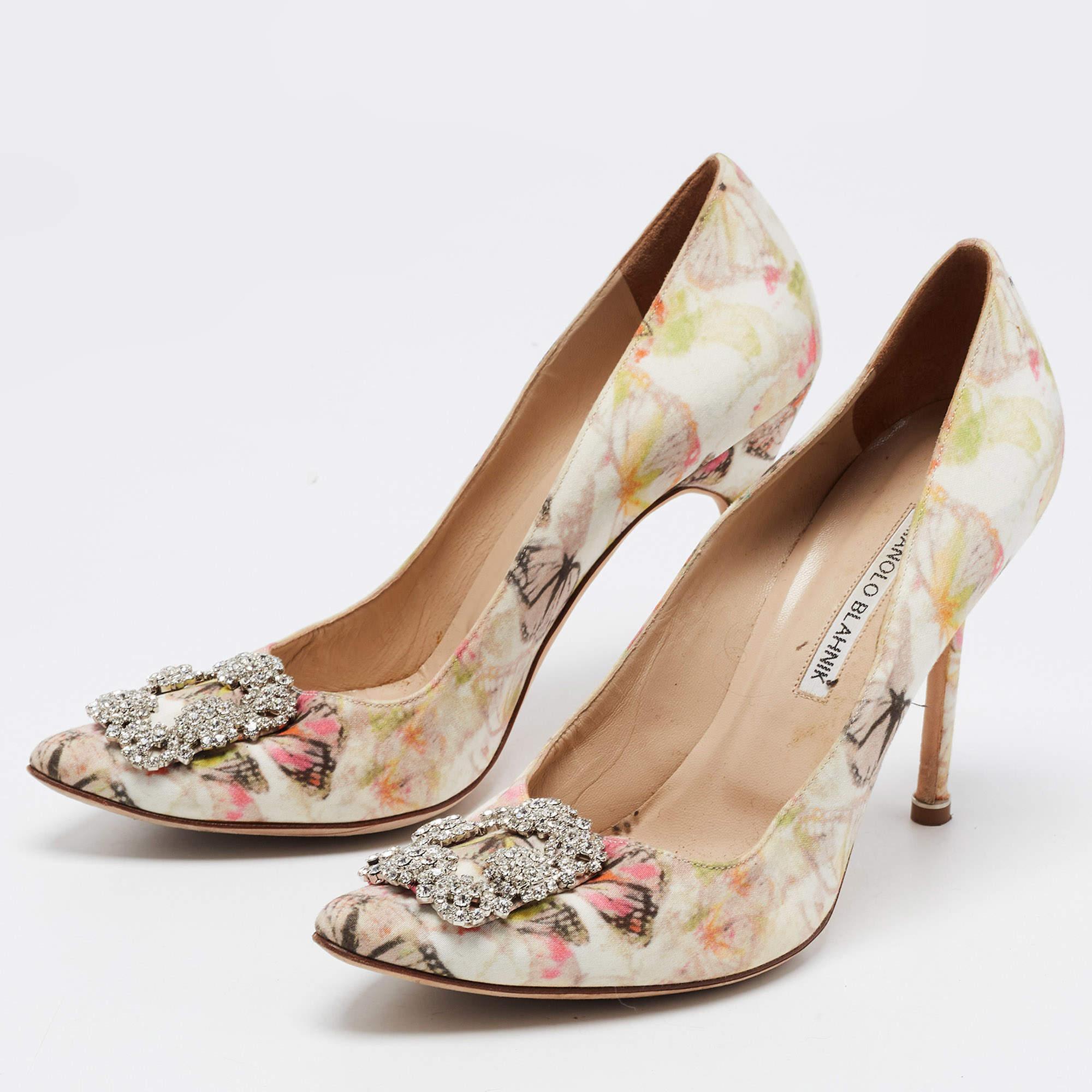 The 11.5cm heels of this pair of Manolo Blahnik pumps will reflect grace and luxury in every step. Made from fabric with beautiful butterfly print on exterior , it is made striking with crystal-embellished buckle detailing on the toes and exhibits