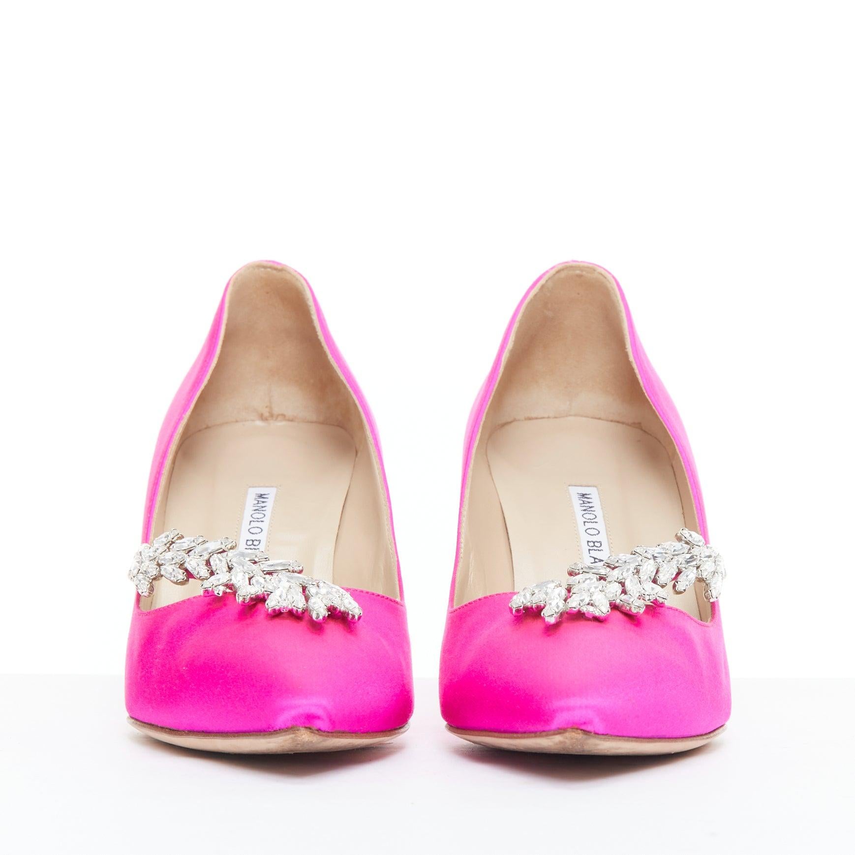 MANOLO BLAHNIK Nadira 75 Hot Pink Satin Silber Kristall Mid Pumps EU39 im Zustand „Hervorragend“ im Angebot in Hong Kong, NT
