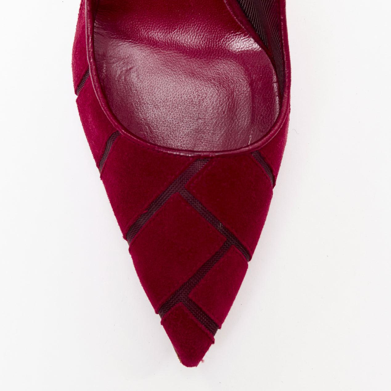 MANOLO BLAHNIK Escarpins Nadira en daim rouge à découpes diagonales en maille EU37 en vente 1