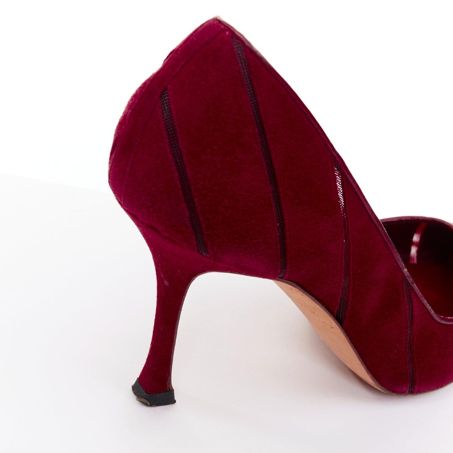 MANOLO BLAHNIK Escarpins Nadira en daim rouge à découpes diagonales en maille EU37 en vente 3