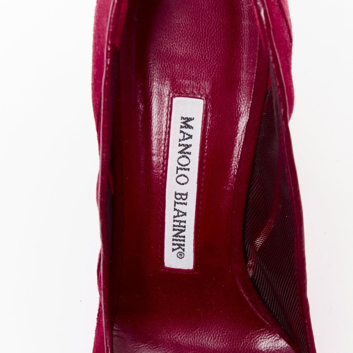 MANOLO BLAHNIK Escarpins Nadira en daim rouge à découpes diagonales en maille EU37 en vente 4
