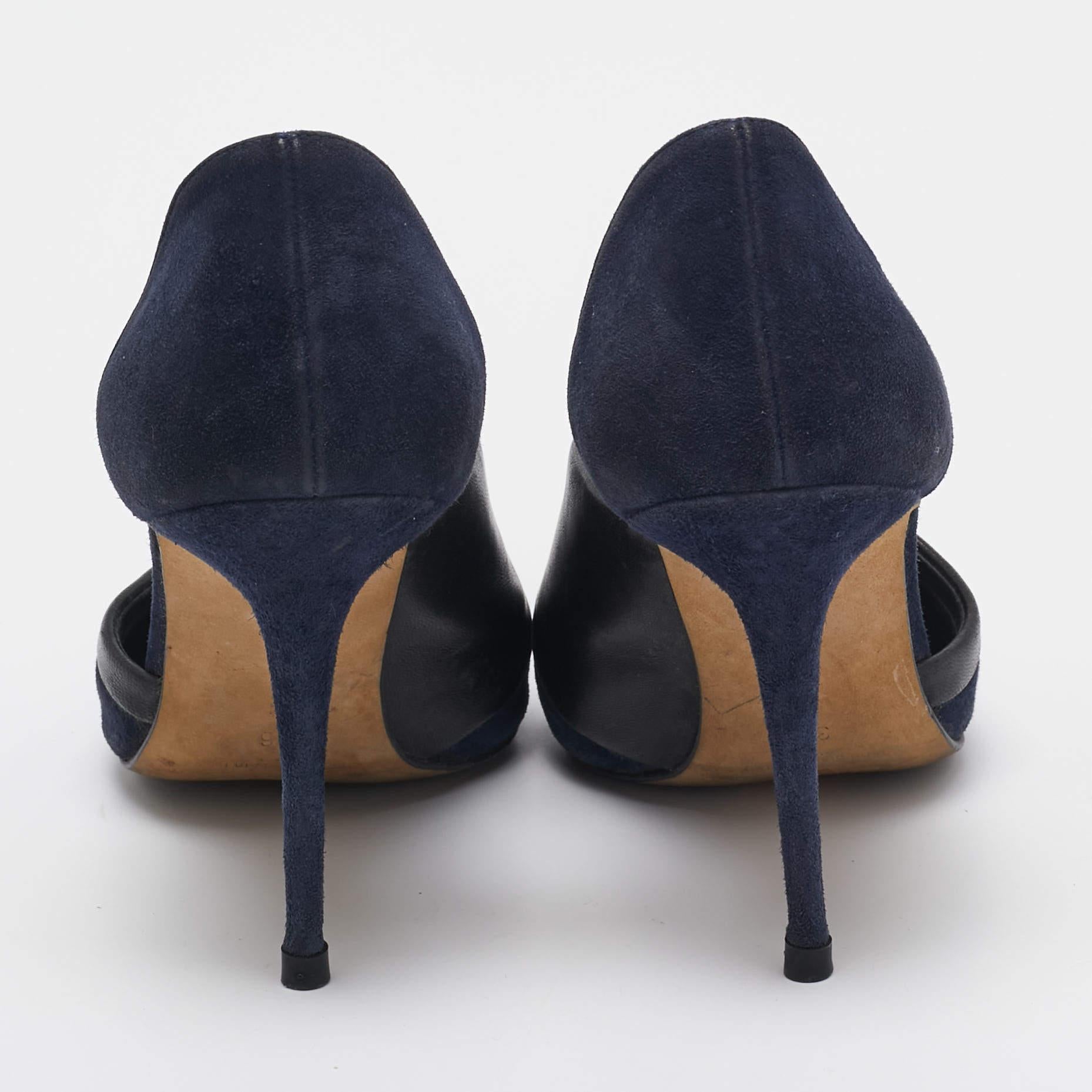 Manolo Blahnik Navy Blue/Black Suede and Leather D'orsay Pumps Size 36 For Sale 1