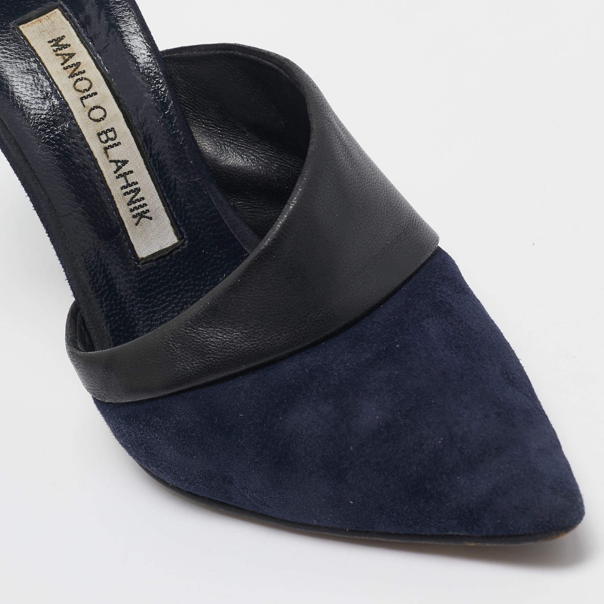 Manolo Blahnik Navy Blue/Black Suede and Leather D'orsay Pumps Size 36 For Sale 3