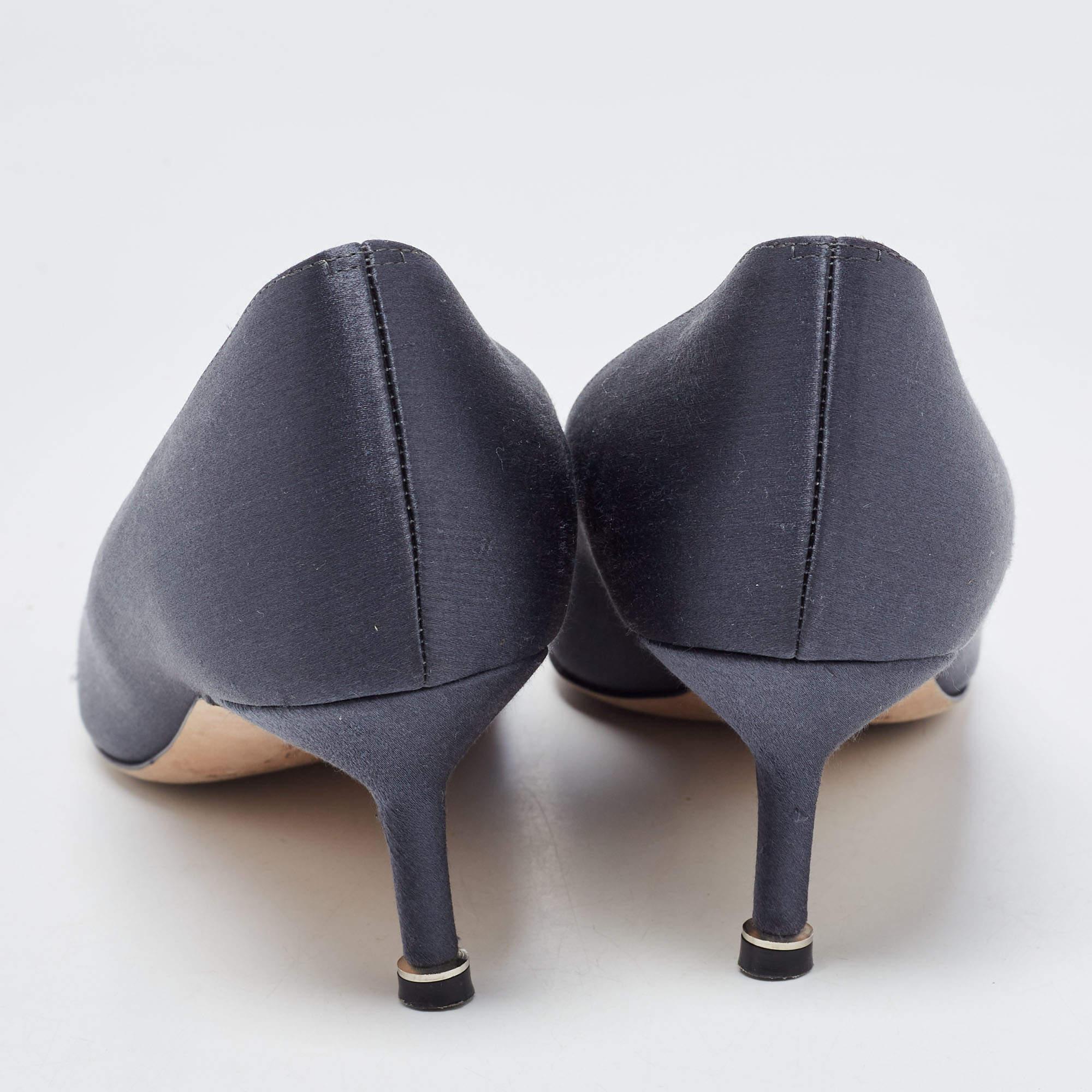 Gray Manolo Blahnik Navy Blue Satin Hangisi Pumps Size 37