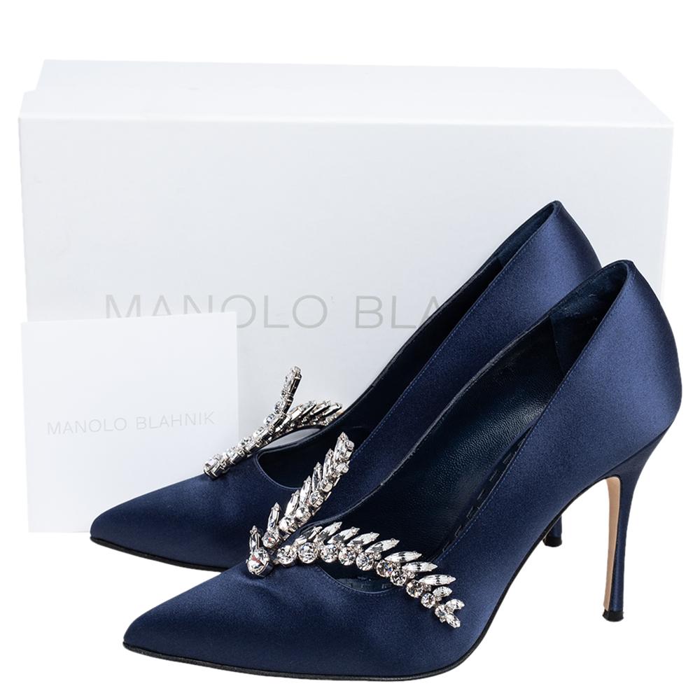 Manolo Blahnik is coveted for its luxurious and feminine designs. Crafted out of satin, these navy blue pumps are to add a glamorous touch to your overall look. They feature pointed toes, 10.5 cm slim heels, and jewel embellishments on the