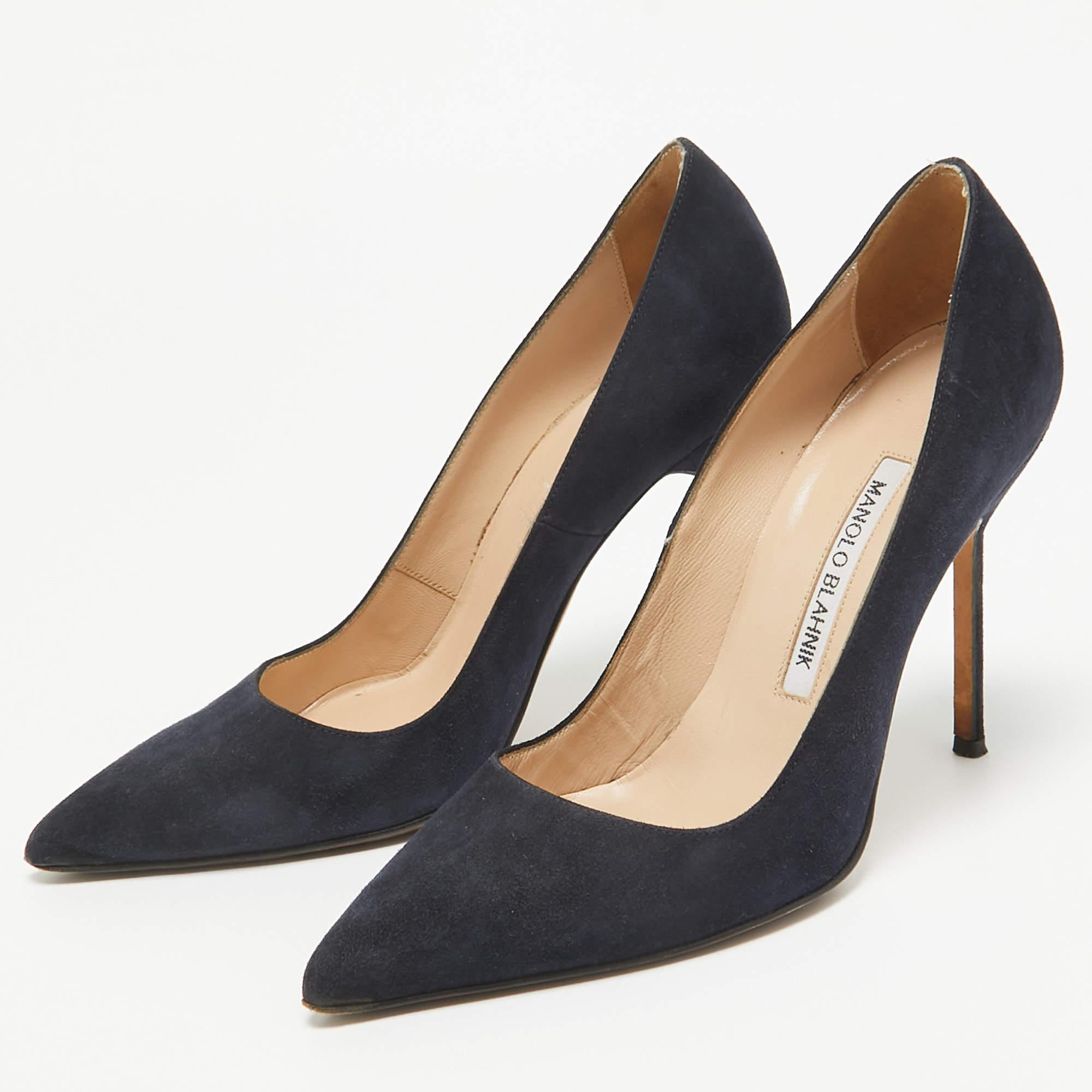 Questo paio di décolleté dalla silhouette senza tempo è semplice e di classe. Con una tonalità di classe, sfoggia una suola resistente e un plantare confortevole.