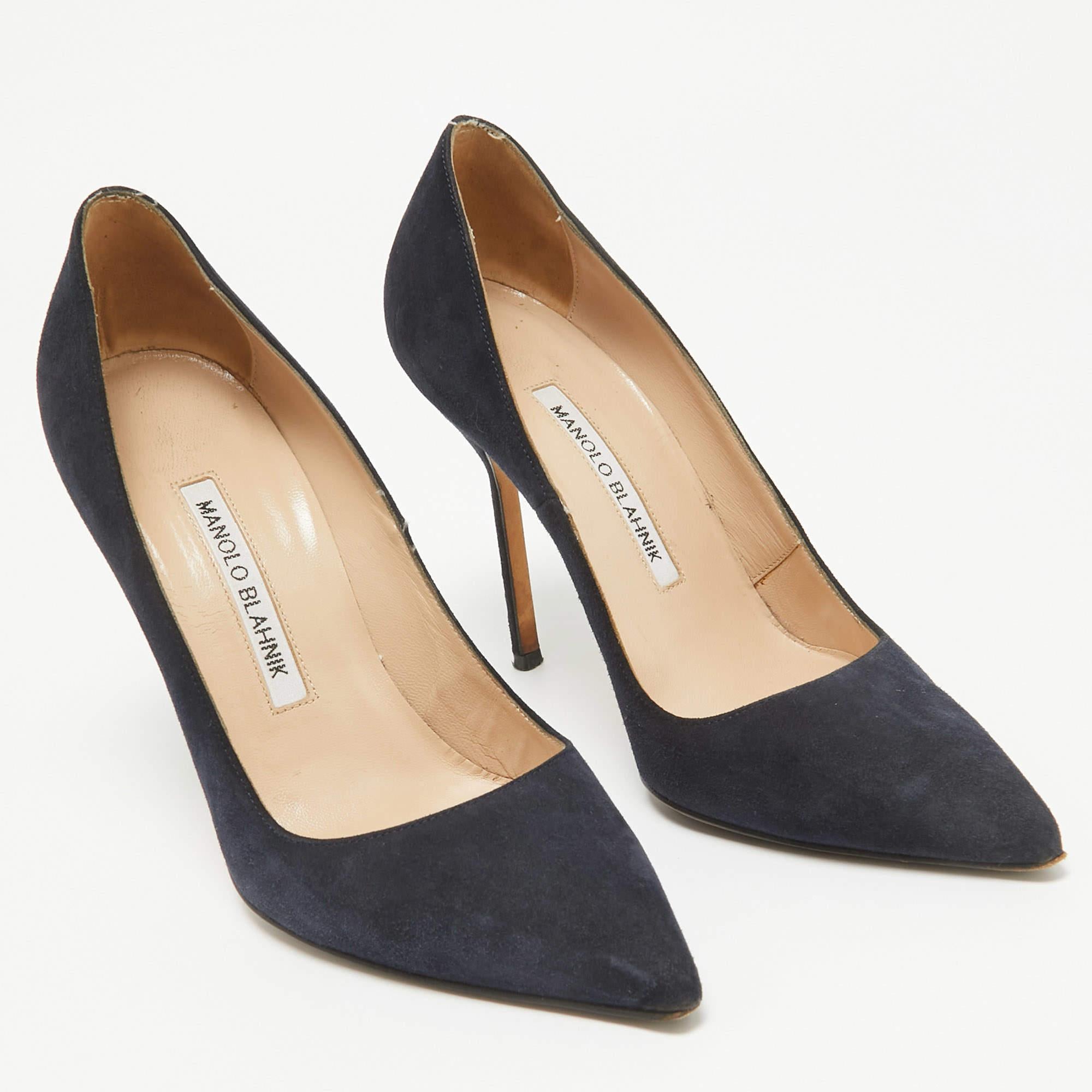 Manolo Blahnik Pumps BB in pelle scamosciata blu navy misura 36 In condizioni buone a Dubai, Al Qouz 2