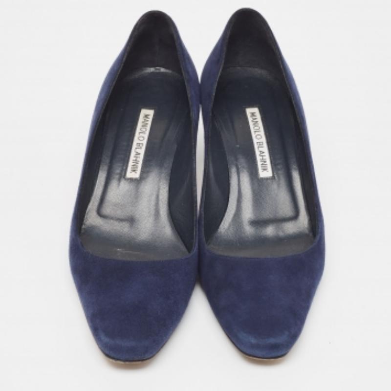 Manolo Blahnik Marineblaue Wildleder-Pumps mit Blockabsatz aus Wildleder Größe 38 (Schwarz) im Angebot