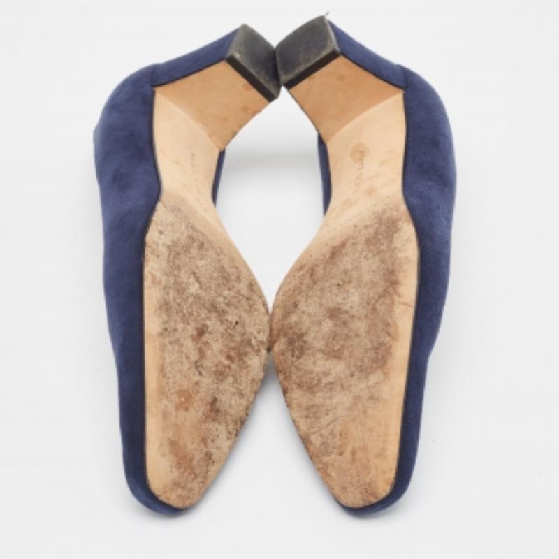 Manolo Blahnik Marineblaue Wildleder-Pumps mit Blockabsatz aus Wildleder Größe 38 im Angebot 2