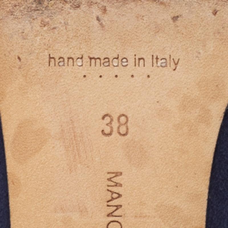 Manolo Blahnik Marineblaue Wildleder-Pumps mit Blockabsatz aus Wildleder Größe 38 im Angebot 3