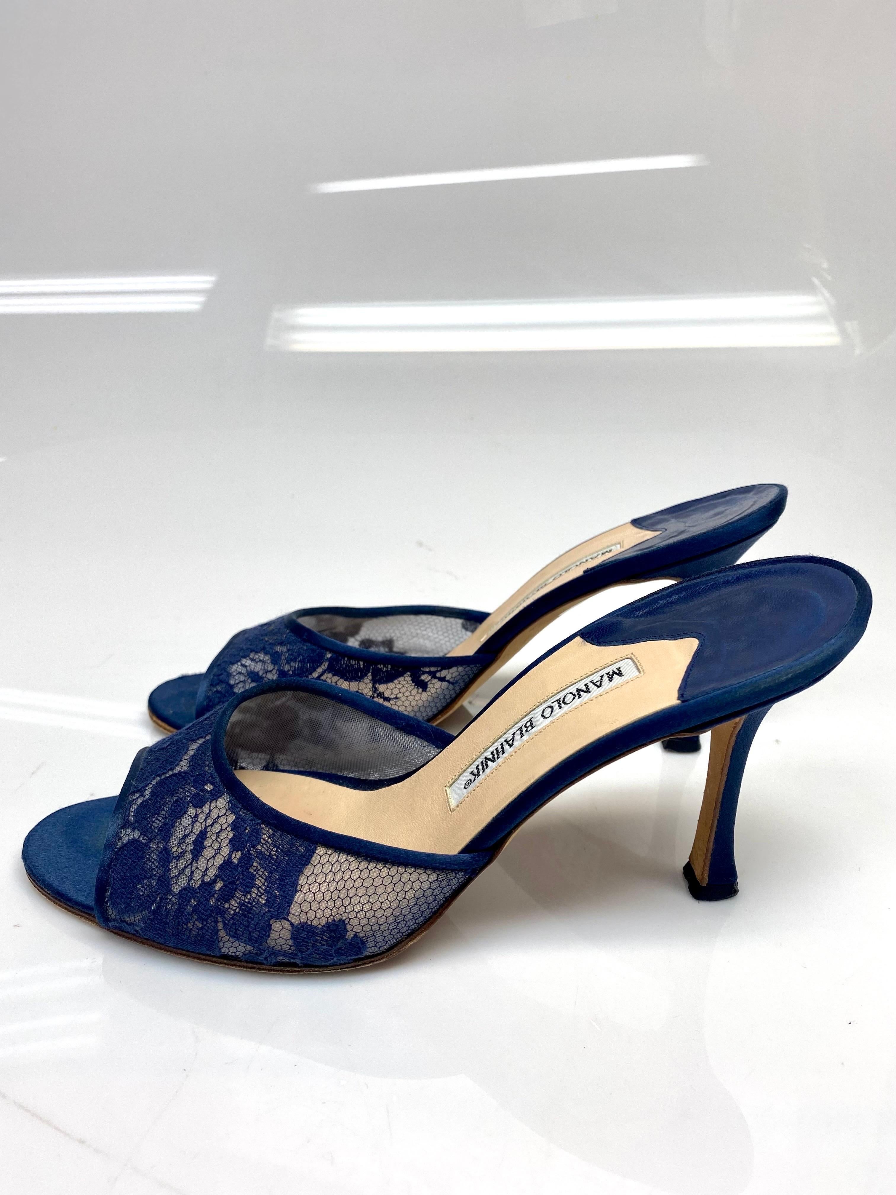 Manolo Blahnik Navy Lace Open Toe Heels Size 38.5 For Sale 1