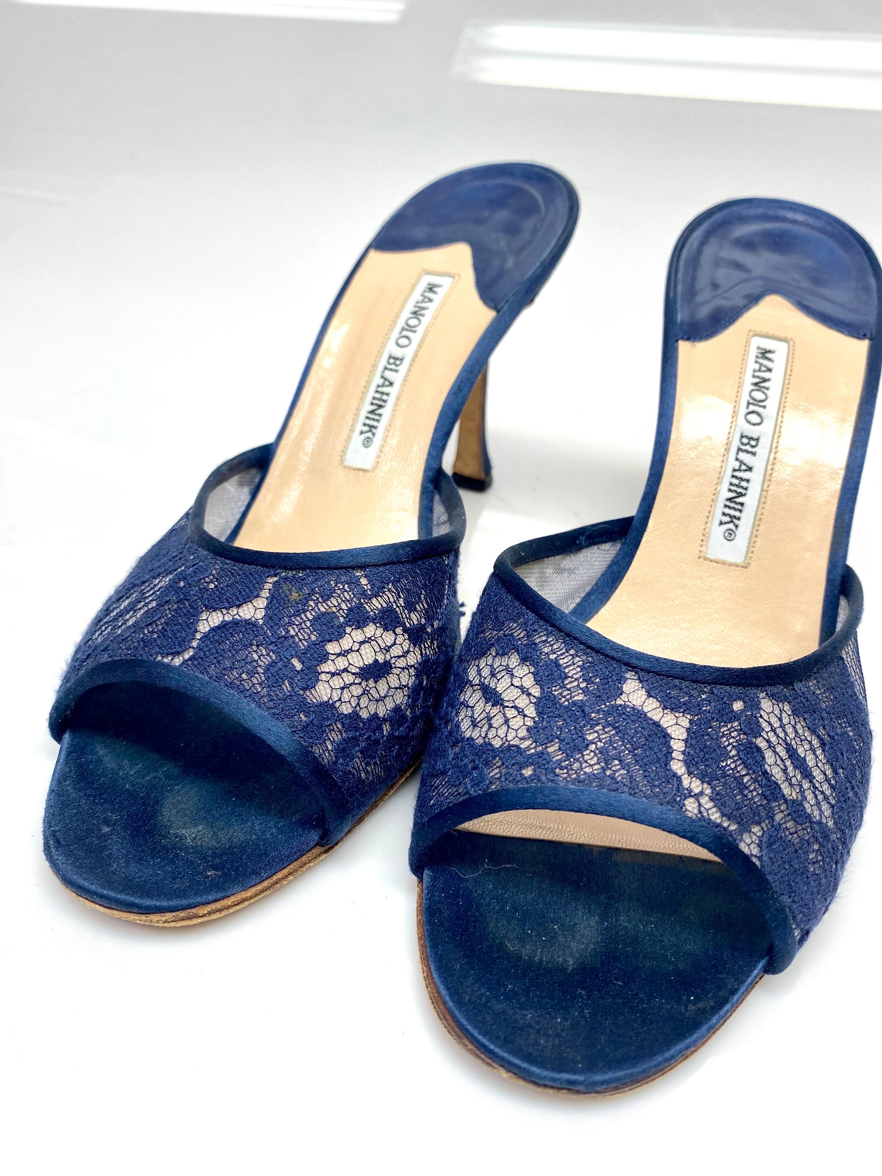 Manolo Blahnik Navy Lace Open Toe Heels Size 38.5 For Sale 4