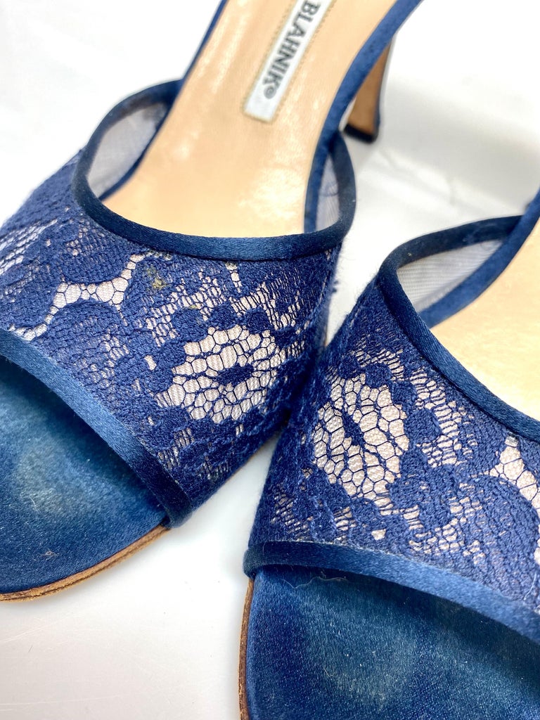 Manolo Blahnik Navy Lace Open Toe Heels Size 38.5 For Sale at 1stDibs