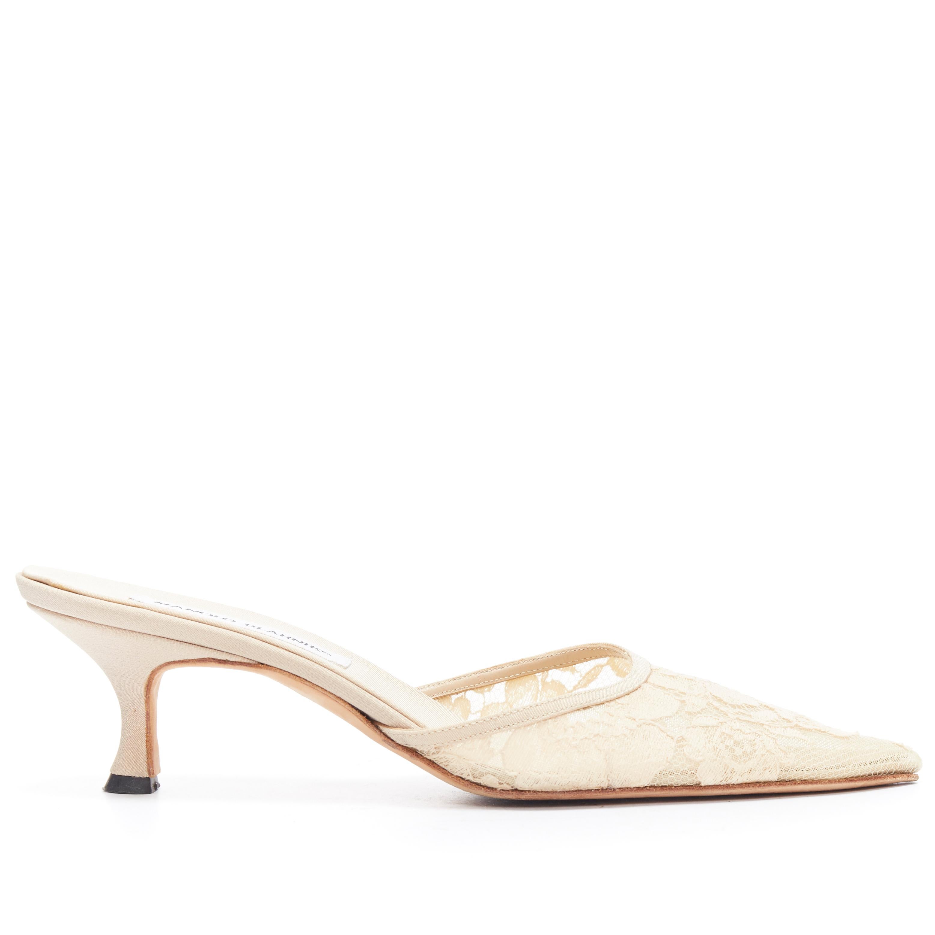 MANOLO BLAHNIK nude beige floral applique mesh point toe mule mid heel EU38
Reference: CC/ASCW00270 
Brand: Manolo Blahnik 
Model: Lace pump 
Material: Fabric 
Color: Beige 
Pattern: Solid 
Extra Detail: Floral lace applique on mesh. Pointed toe.