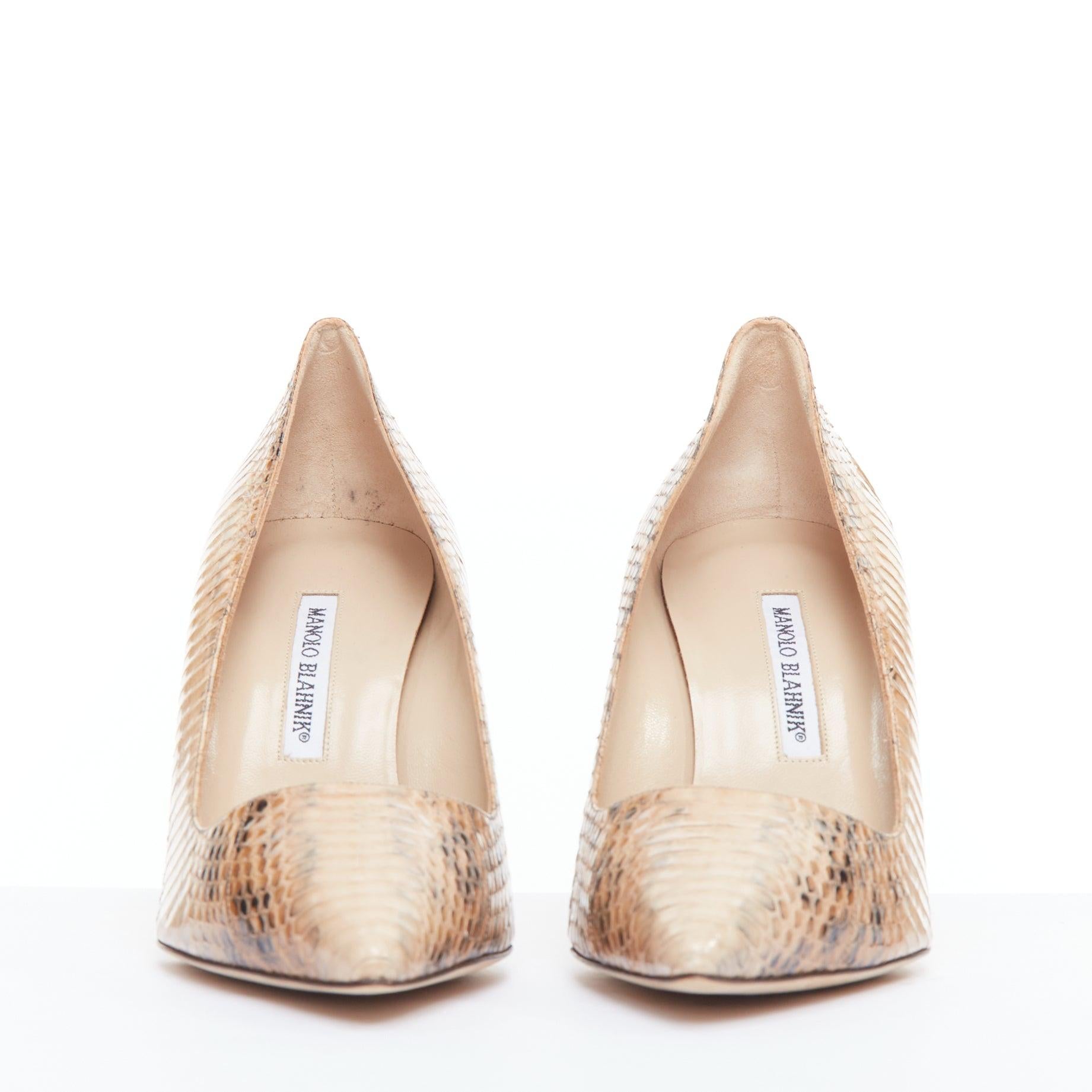 MANOLO BLAHNIK zapatos de tacón fino de piel escamada nude EU39 Beige en venta