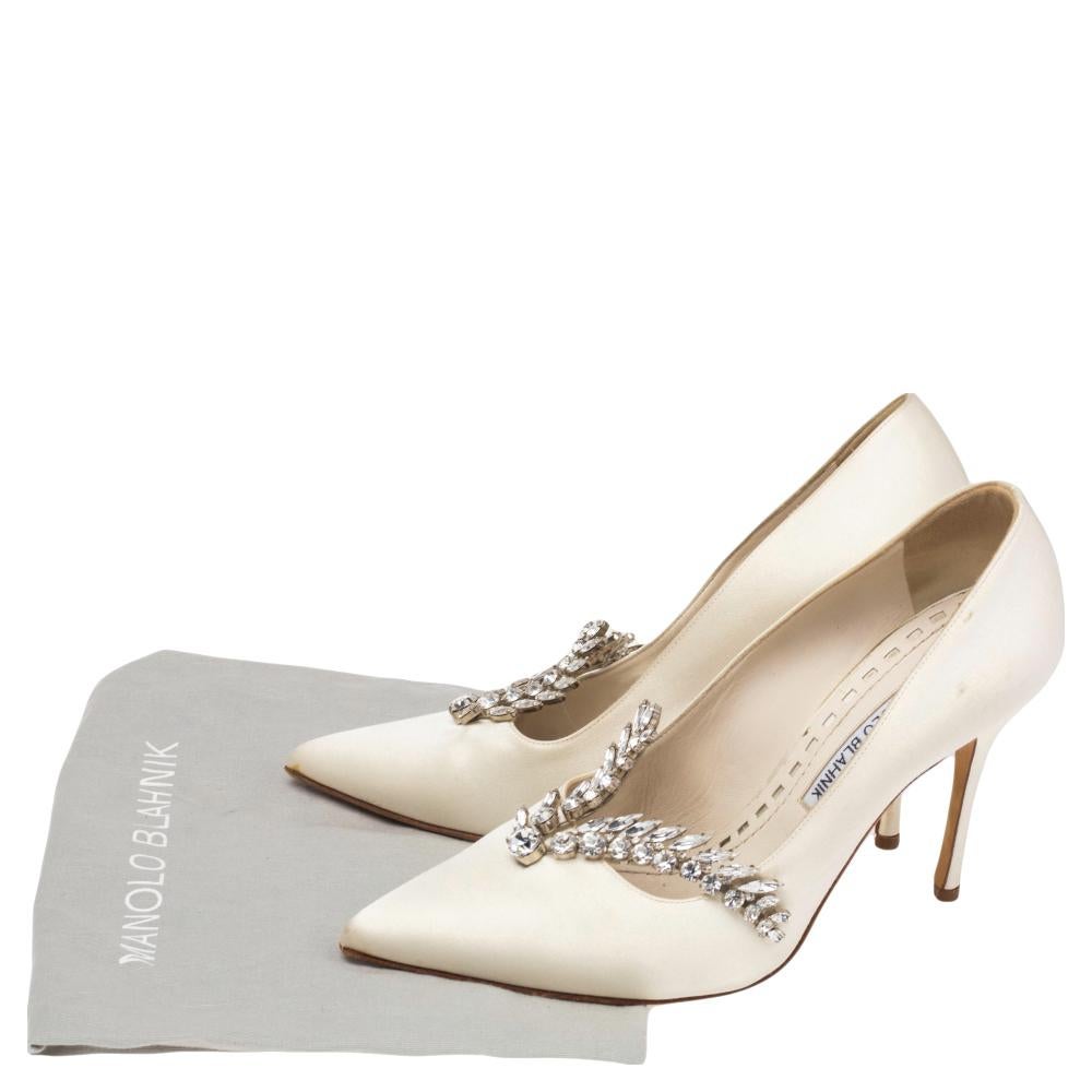 Manolo Blahnik Off White Satin Nadira Pumps Size 38 1