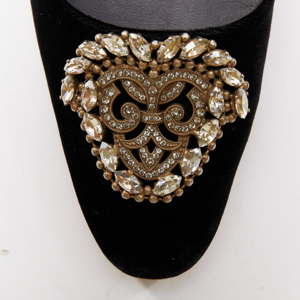 Manolo Blahnik - Escarpins à boucle en velours noir crysta jewell EU39 en vente 2