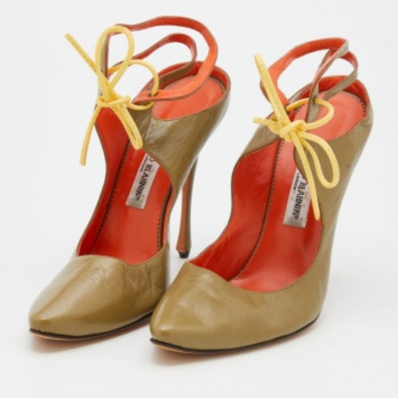 Brown Manolo Blahnik Olive Green Leather Cut Out Lace Up Pumps Size 41 For Sale