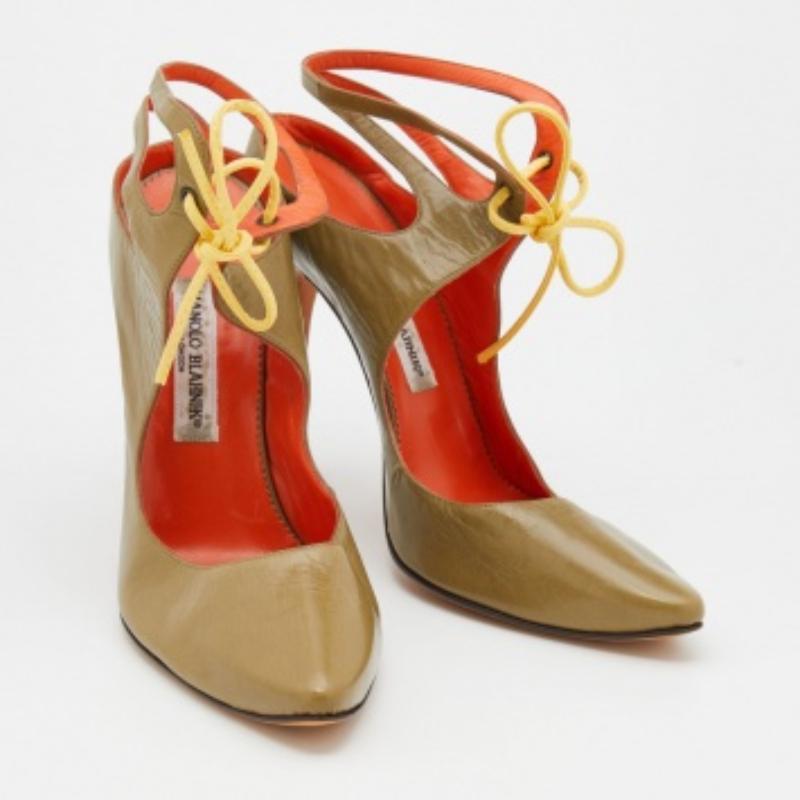Women's Manolo Blahnik Olive Green Leather Cut Out Lace Up Pumps Size 41 For Sale