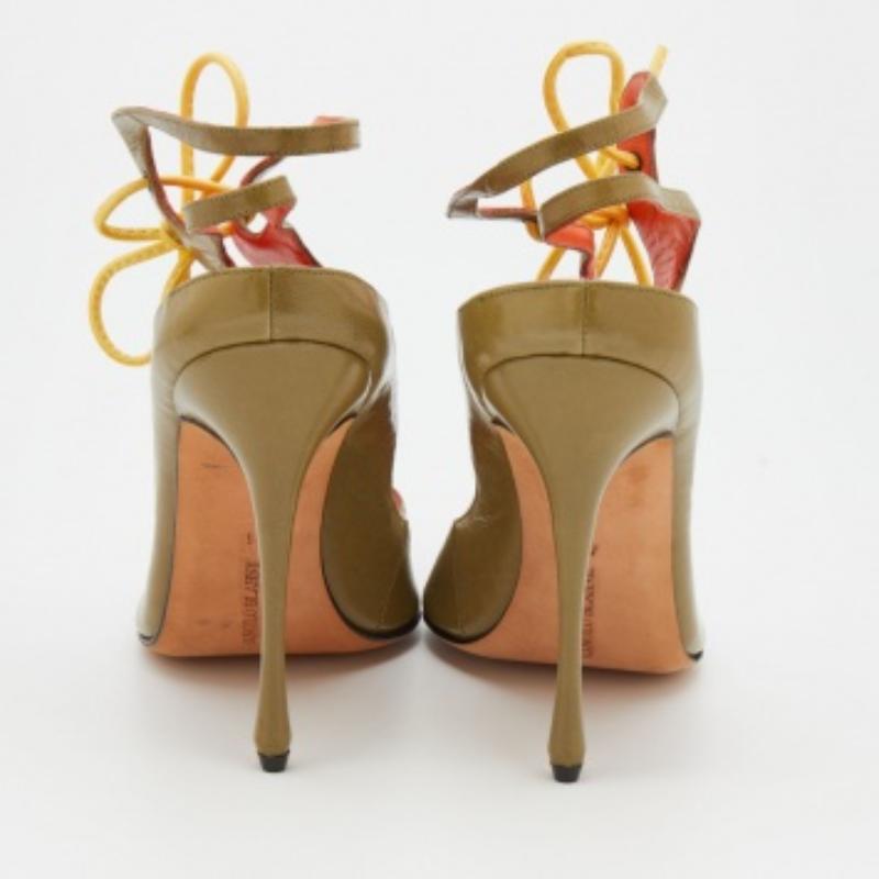 Manolo Blahnik Olive Green Leather Cut Out Lace Up Pumps Size 41 For Sale 2