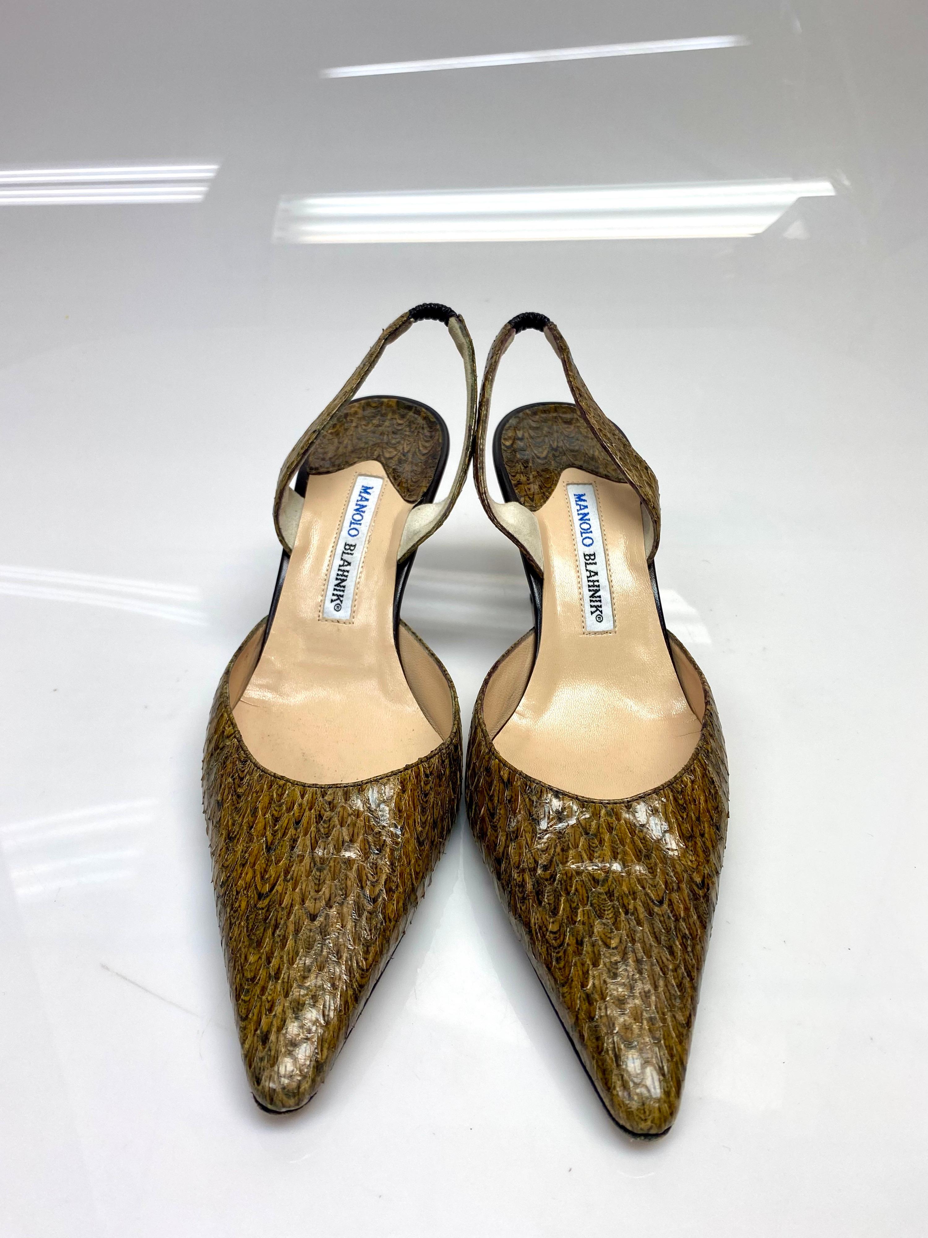 Manolo Blahnik Olive Schlange Carolyne Slingback Pumps - Größe 39 (Braun) im Angebot