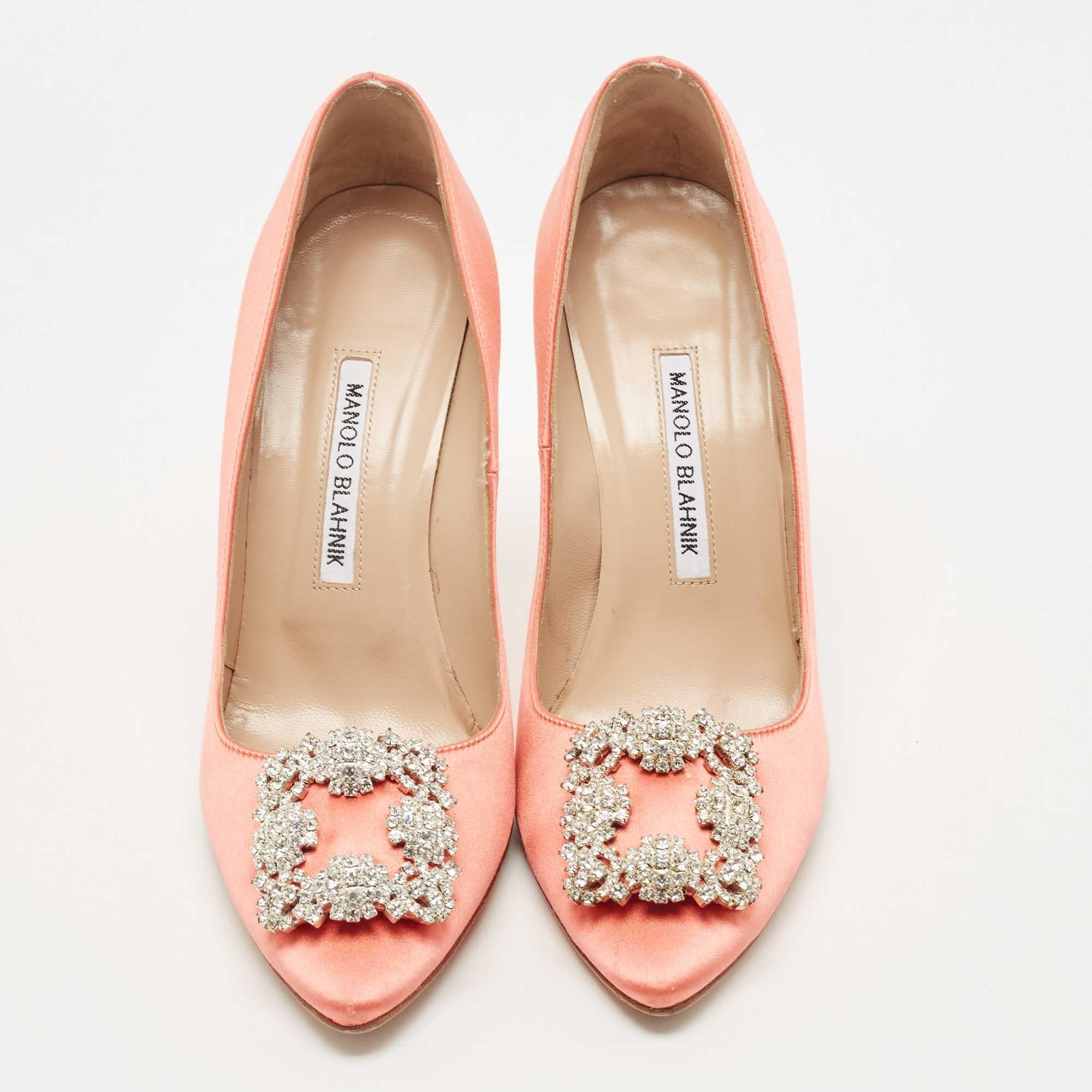Make a chic style statement with these designer pumps. They showcase sturdy heels and durable soles, perfect for your fashionable outings!

Includes: Original Dustbag, Original Box, Price Tag

