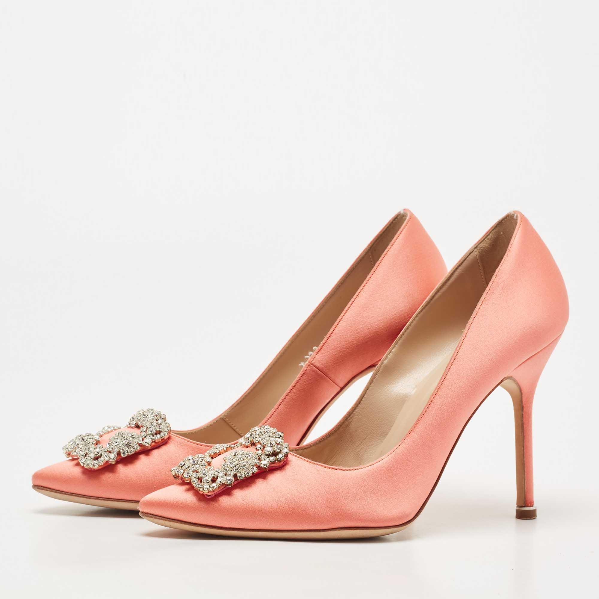 Manolo Blahnik Orange Satin Hangisi Pumps Size 38 In Good Condition In Dubai, Al Qouz 2